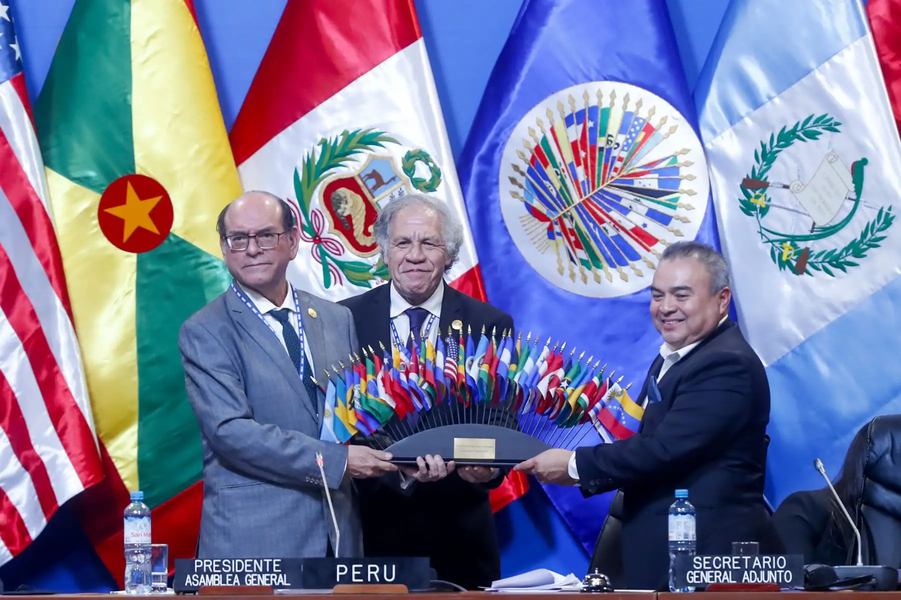 Clausura de la 52 Asamblea General de la OEA a cargo del secretario general de dicho organismo, Luis Almagro; y del ministro de Relaciones Exteriores, César Landa. 


Foto: ANDINA/Renato Pajuelo