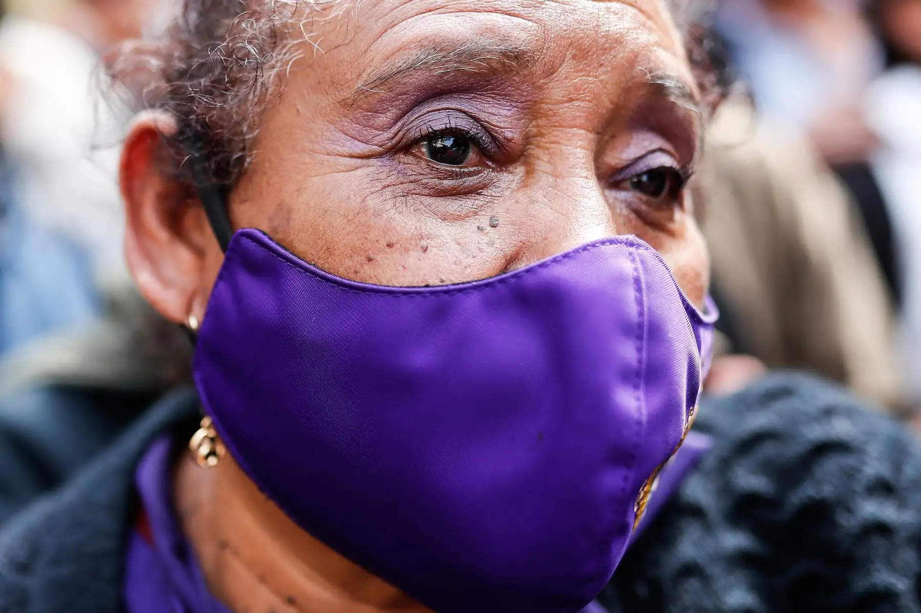 Devotos acompañan por las calles de Lima la imagen del Señor de los Milagros después de dos años de pandemia. Foto: ANDINA/Renato Pajuelo
