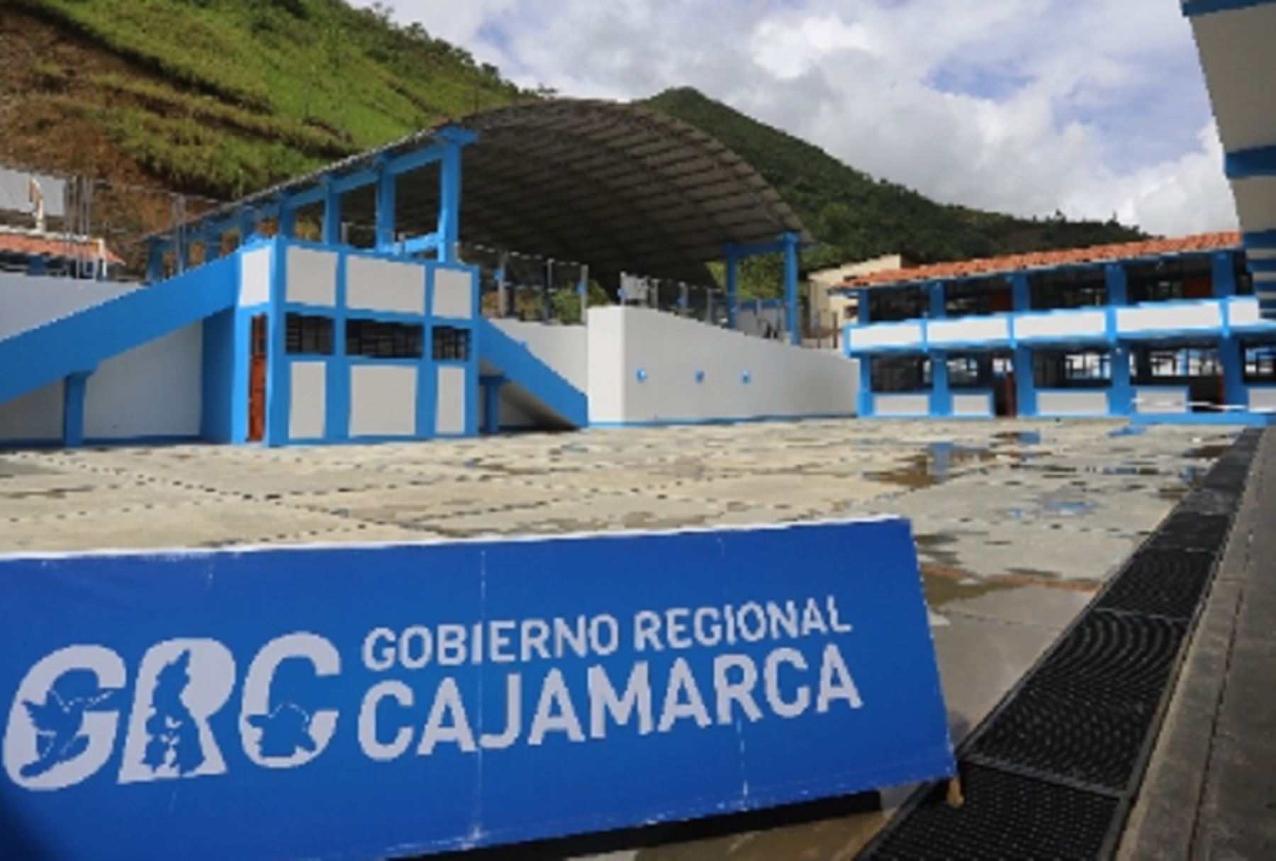 El Gobierno Regional de Cajamarca (GRC) gerencia una cartera de 81 proyectos en el rubro educativo con un presupuesto de 618 millones de soles, los cuales se ejecutan en las 13 provincias del departamento, en beneficio de estudiantes del nivel básico y superior no universitario.