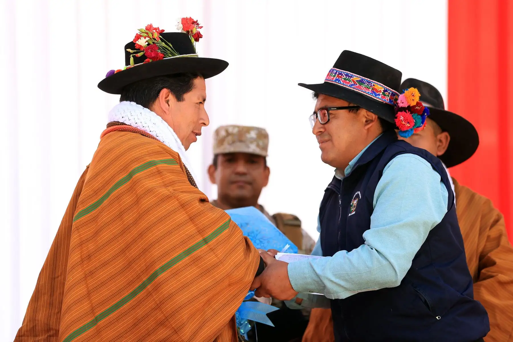 El presidente de la República, Pedro Castillo, presidió ceremonia de conmemoración por el 208 aniversario de la primera jura de la independencia de Cangallo, en Ayacucho. Fue recibido por el gobernador regional de Ayacucho, Carlos Rúa Carbajal y autoridades locales. Foto: ANDINA/Prensa Presidencia