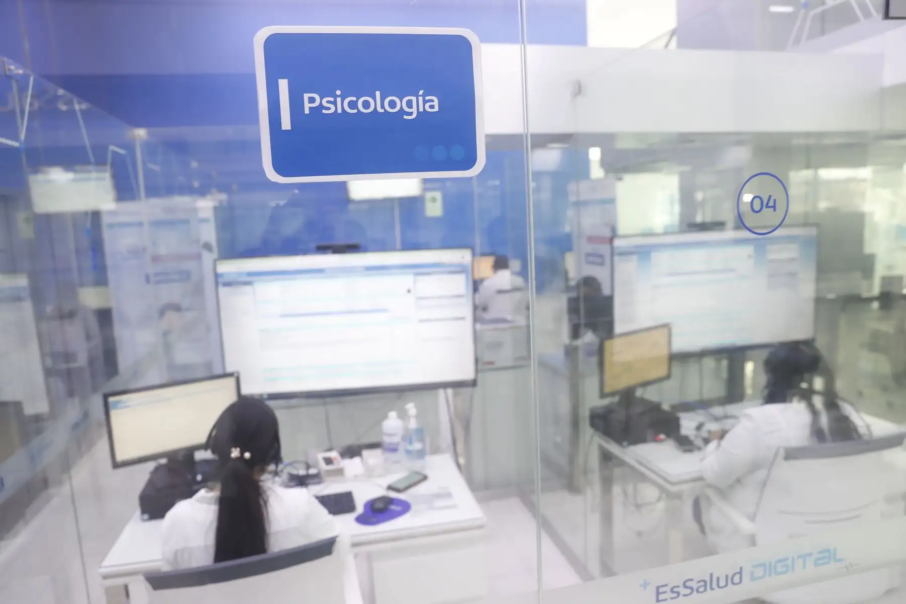 En el Día de la Salud Mental, el Seguro Social de Salud (Essalud) informó que, en enero a septiembre del 2022, atendió 20935 casos por problemas de depresión, ansiedad, bipolaridad y otros transtornos; a través de la Línea 107, opción 3, y el servicio del teleconsulta del CENATE, a nivel nacional. Foto: ANDINA/Renato Pajuelo