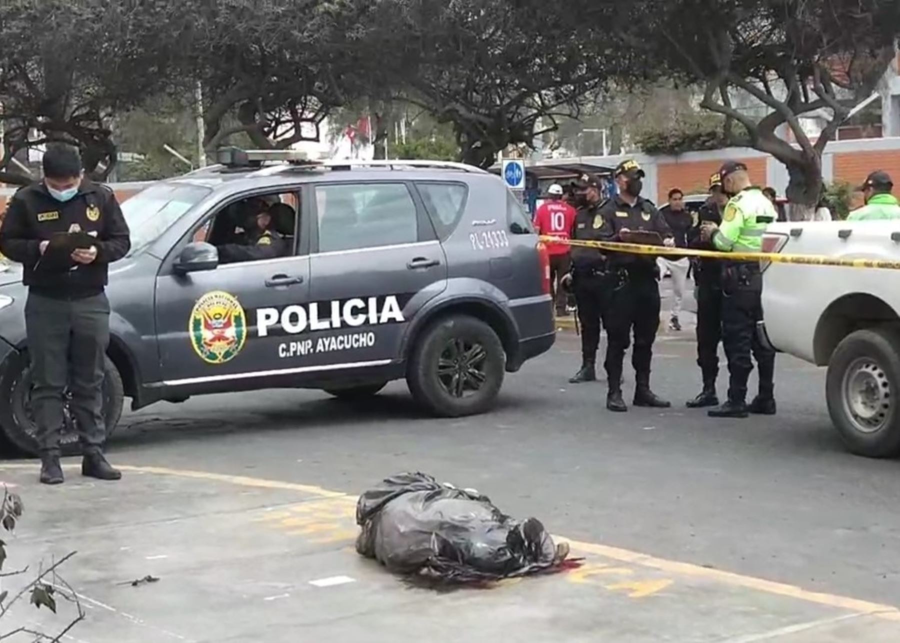 Policía Nacional investiga crimen en Trujillo. Mujer fue asesinada frente a la sede de la Universidad Particular Antenor Orrego de esta ciudad. ANDINA/Difusión