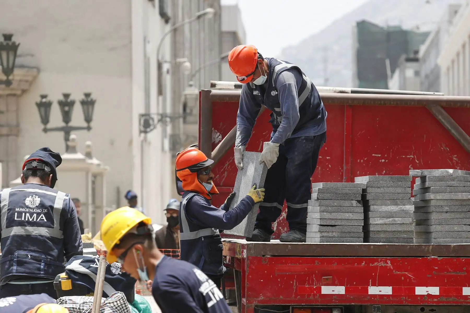 Continúan las obras de peatonalización en algunos jirones del Damero de Pizarro, en el Centro Histórico de Lima. Foto: ANDINA/Renato Pajuelo