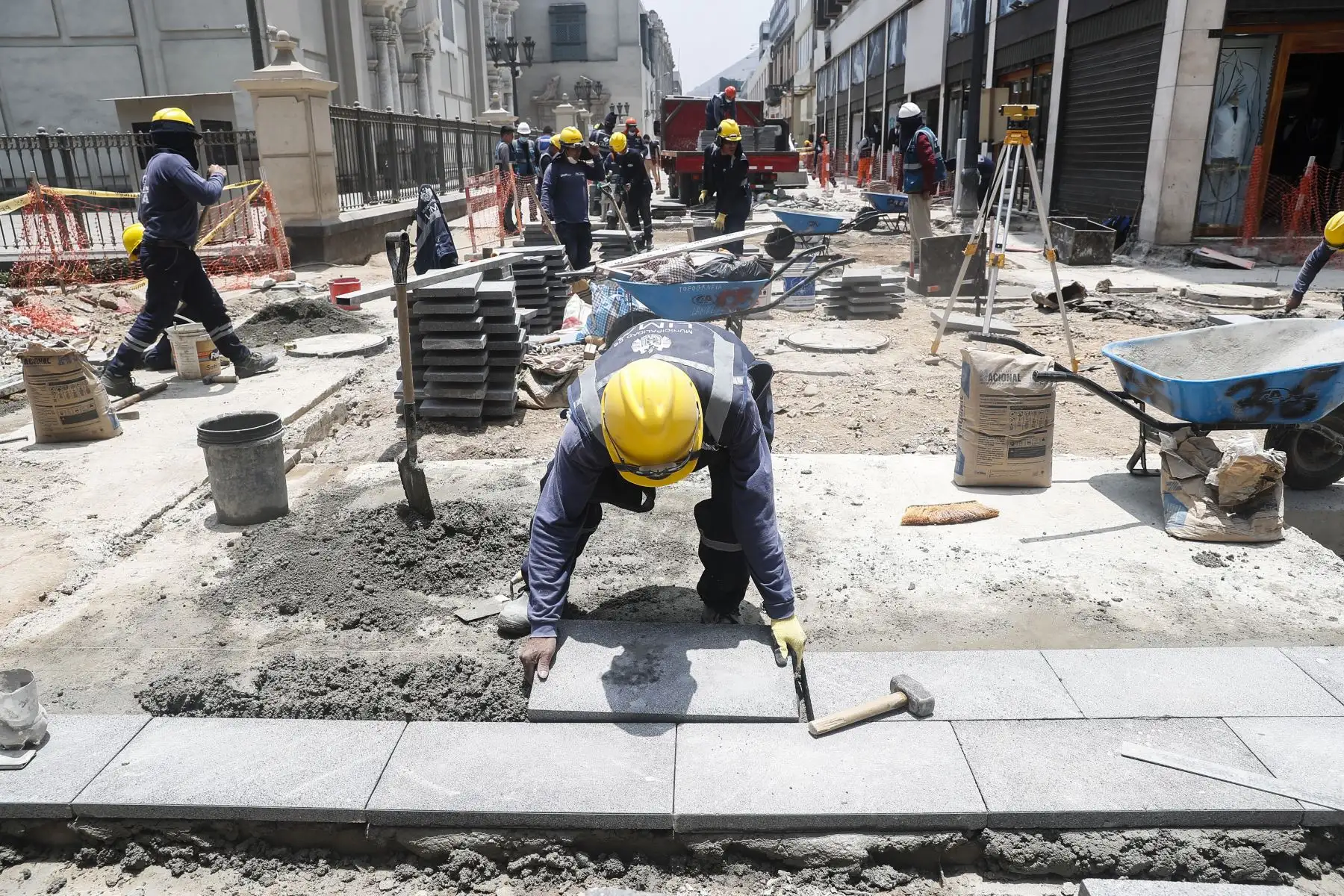 Los trabajos de la tercera y última etapa del proyecto de peatonalización del Centro Histórico de Lima concluirán entre noviembre y diciembre del presente año, informó la Empresa Municipal Administradora de Peaje (Emape). Foto: ANDINA/Renato Pajuelo