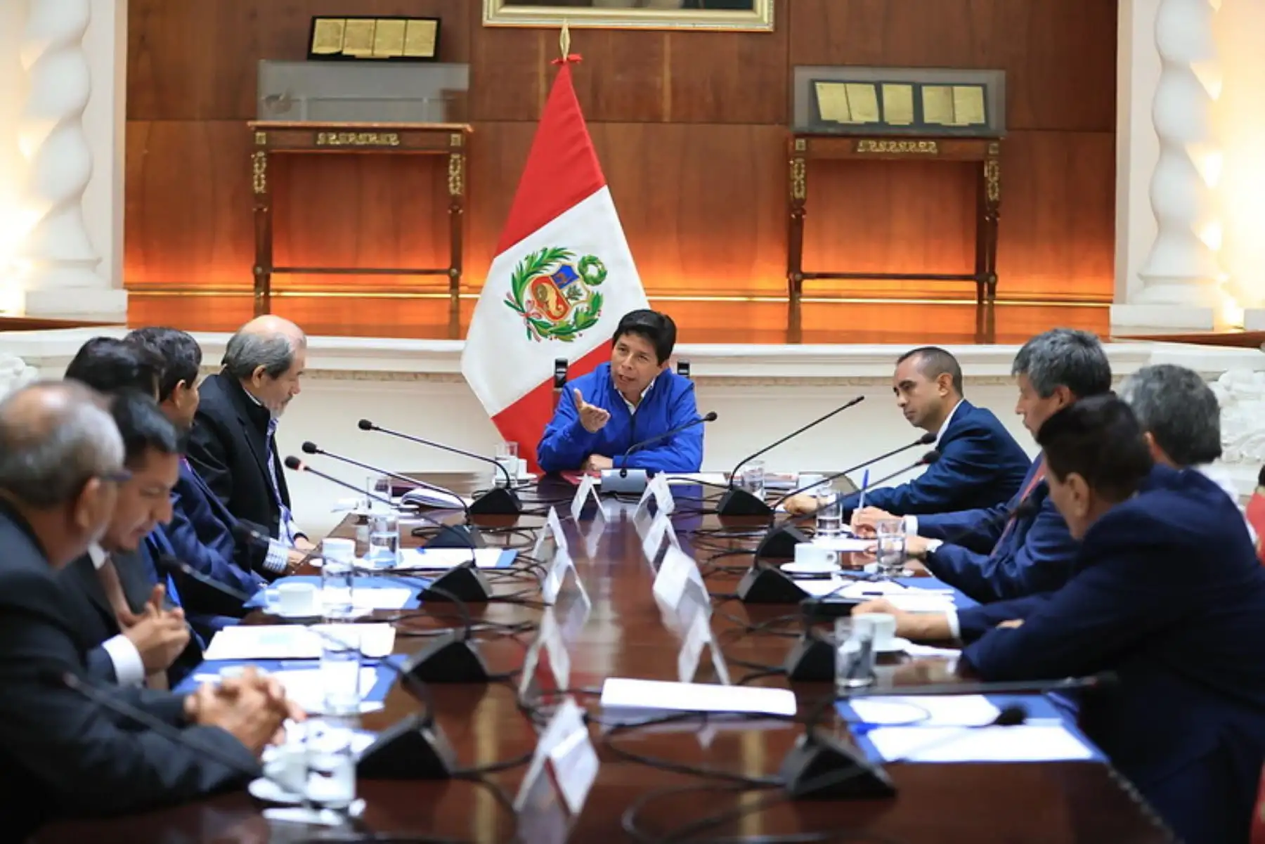 El presidente Pedro Castillo sostiene una reunión con ocho gobernadores regionales que resultaron electos tras los comicios del pasado 2 de octubre. Foto: ANDINA/ Prensa Presidencia