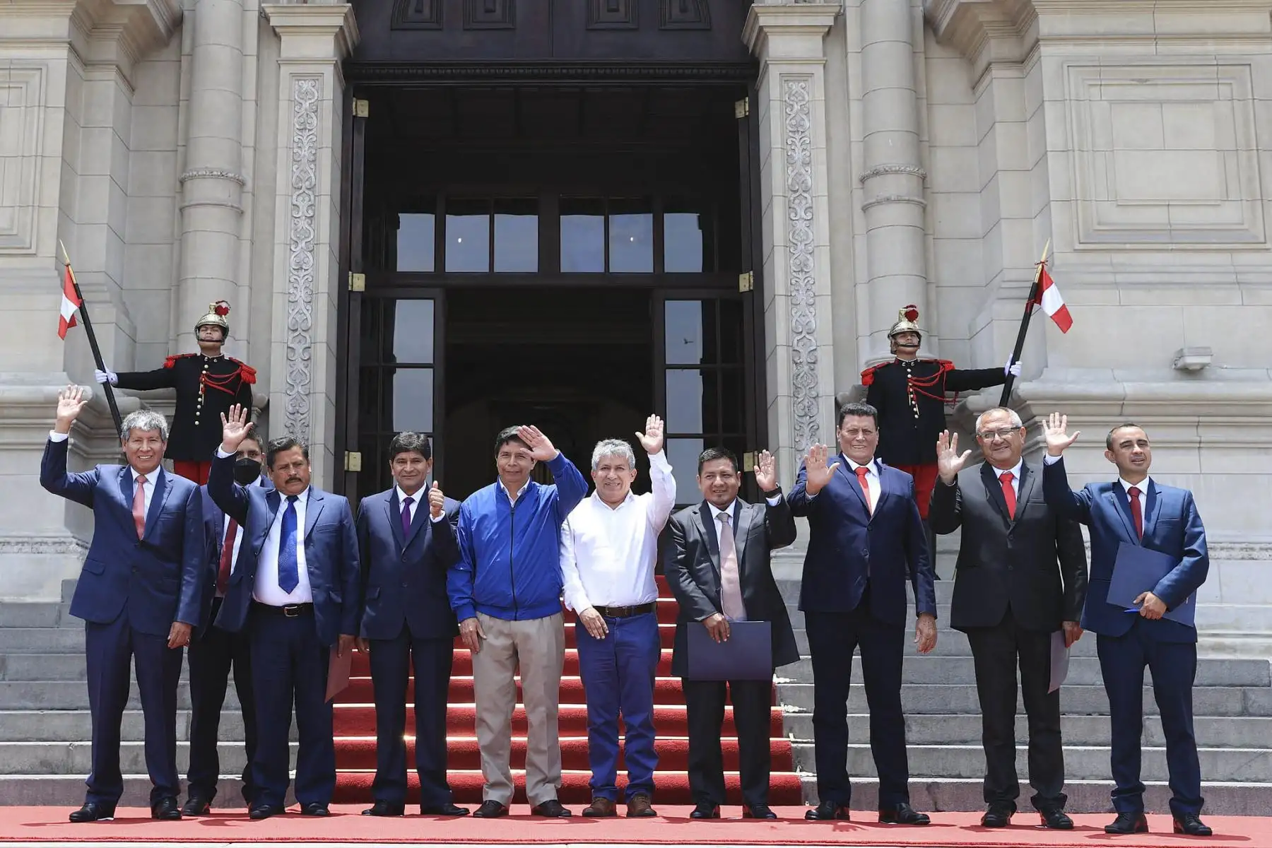 El presidente Pedro Castillo sostiene una reunión con ocho gobernadores regionales que resultaron electos tras los comicios del pasado 2 de octubre. Foto: ANDINA/ Prensa Presidencia