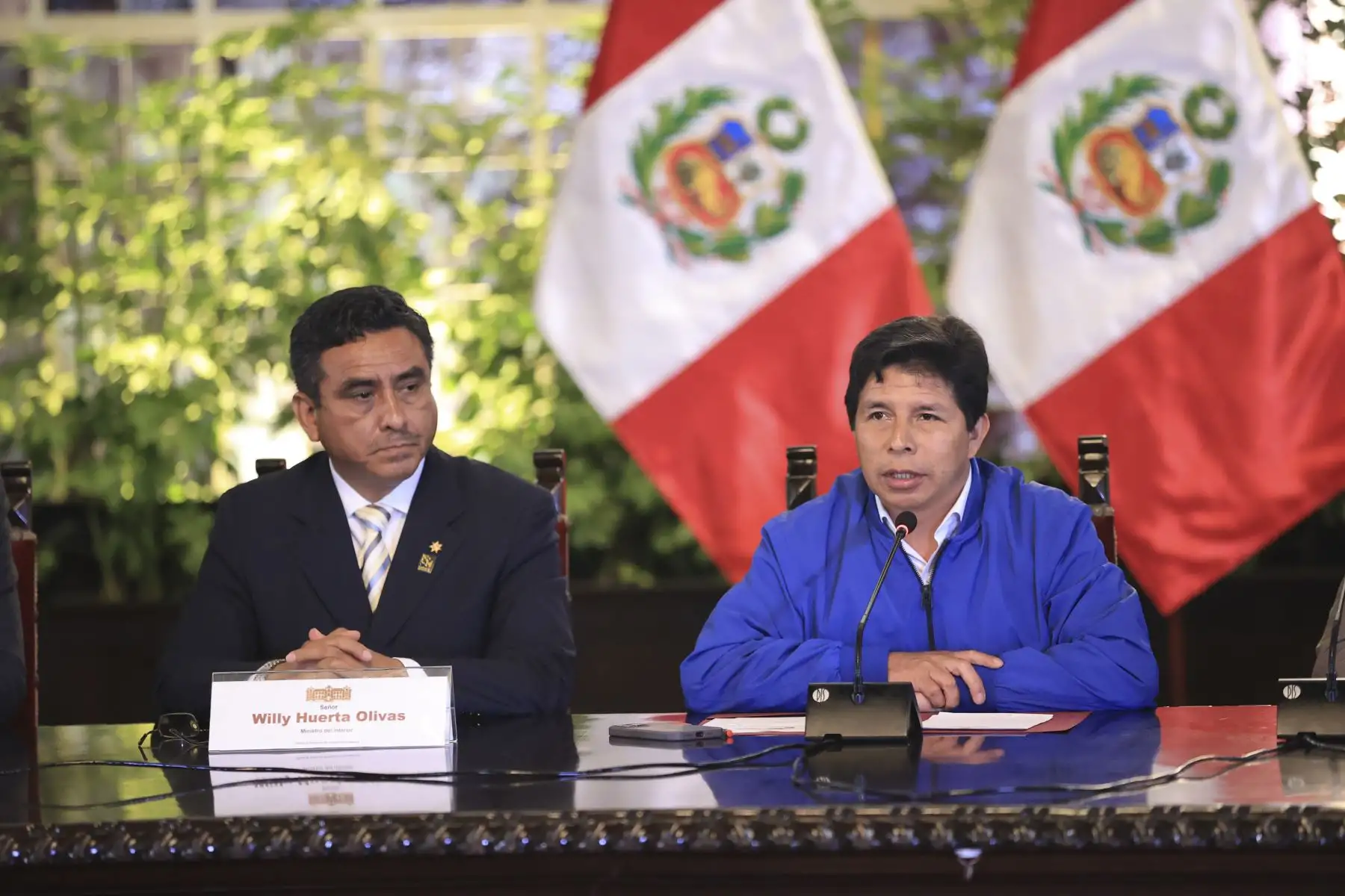 El presidente de la República, Pedro Castillo, junto a sus ministros de Estado,  sostuvo una reunión con los virtuales alcaldes electos de diversos distritos de Lima y Callao, en Palacio de Gobierno.

Foto: ANDINA/Presidencia Perú