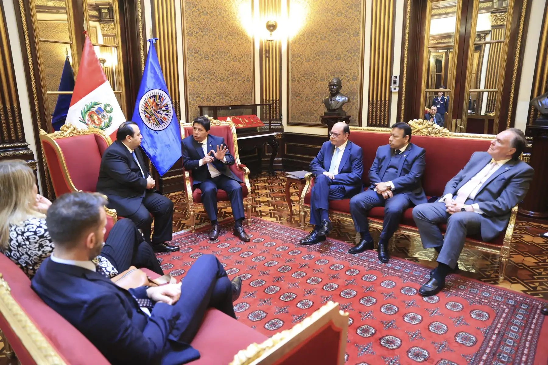 Presidente de la República, Pedro Castillo, sostiene audiencia con el vicepresidente de la Comisión Interamericana de Derechos Humanos (CIDH) y relator para Perú, Edgar Stuardo Ralon Orellana. Foto: ANDINA/ Prensa Presidencia