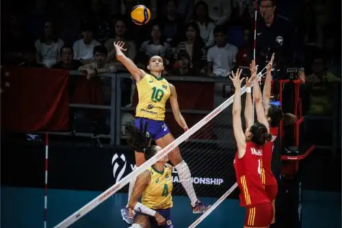 Brasil superó 3-2 a Japón en un vibrante partido y mañana enfrentará a Italia por las semifinales del Campeonato Mundial Femenino de Voleibol