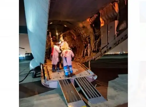 Avión de la FAP traslada desde Lambayeque a Lima a bebé que requiere de atención médica de emergencia.