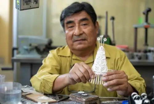 La iniciativa “Catacaos, primer distrito de turismo innovador, sostenible y vivencial”, tiene como objetivo transformar la cadena de valor del sector turismo e innovar en el desarrollo económico y social de Catacaos, distrito emblemático de la región Piura que destaca por sus notables artesanías en paja toquilla y joyería.