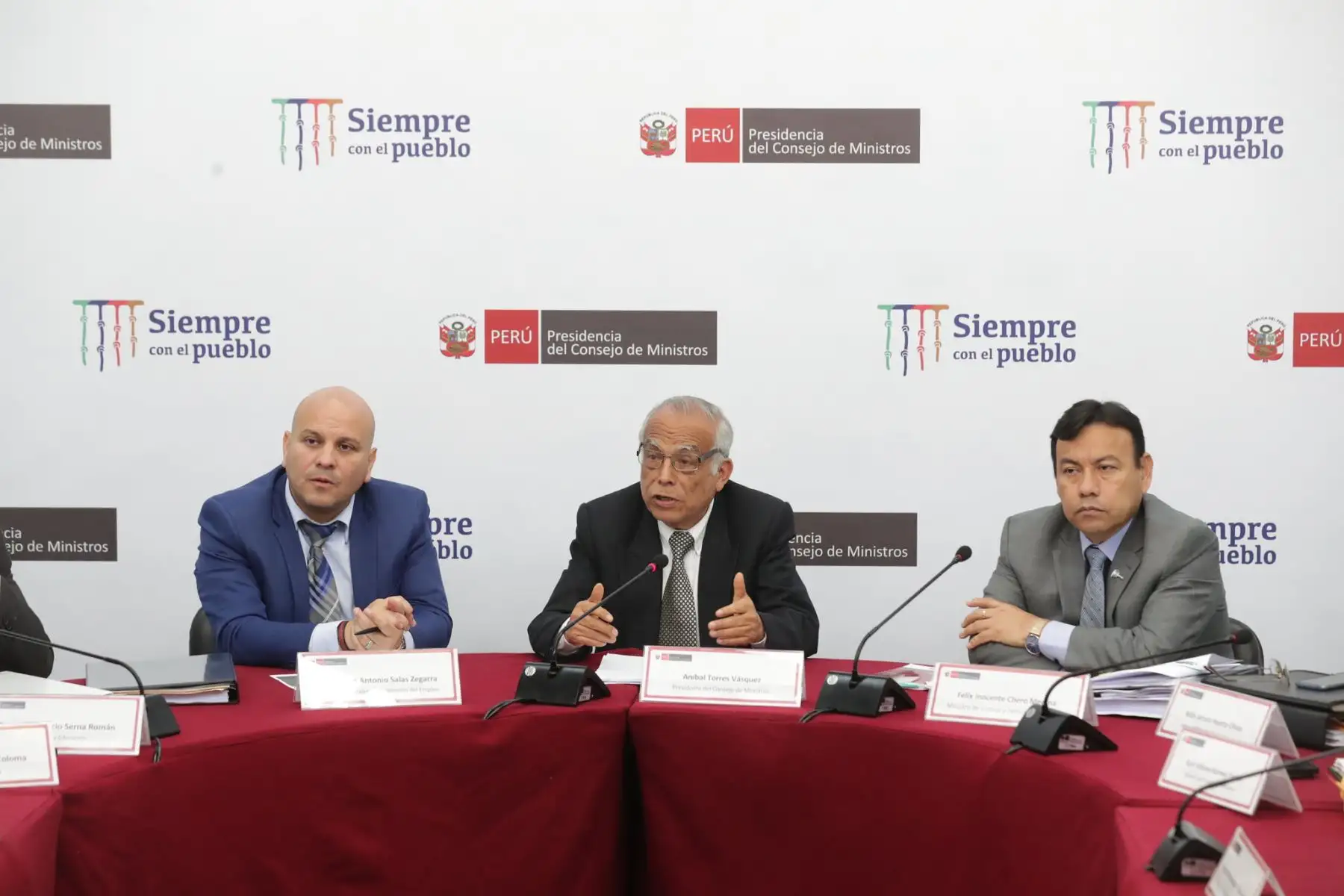 El jefe del Gabinete Ministerial, Aníbal Torres, acompañado de ministros de Estado, informa a la ciudadanía sobre las últimas decisiones adoptadas en la última sesión del Consejo de Ministros. Foto:ANDINA/PCM