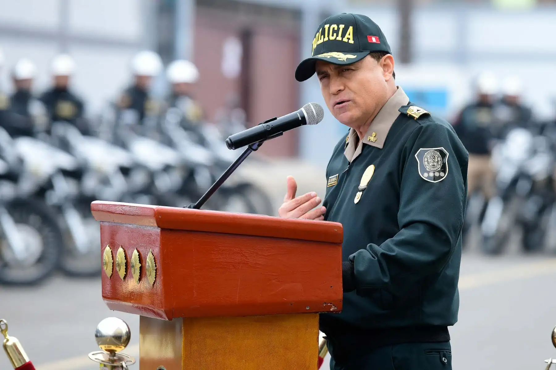 La entrega de este importante lote de unidades vehiculares se realizó esta mañana en la sede del Departamento de Seguridad de Bancos - Depseban Águila Negra, en Santa Anita, a la que asistió el viceministro de Orden Interno del Ministerio del Interior, Abel Gamarra Malpartida, y el comandante general de la PNP, general de Policía Raúl Alfaro Alvarado. 
Foto: ANDINA/MININTER