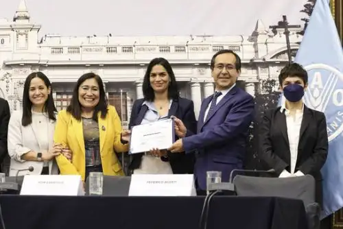 Equipo de funcionarios de los programas Qali Warma y Cuna Más del Midis recibe reconocimiento "Héroes de la Alimentación". ANDINA/ Midis
