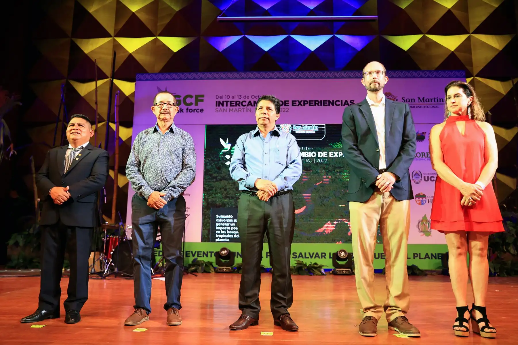 El jefe de Estado, Pedro Castillo, participó en la Conferencia Global de Gobernadores por el Clima y el Bosque, en la ciudad de Moyobamba capital de la Región San Martín.
Foto: ANDINA/Presidencia Perú