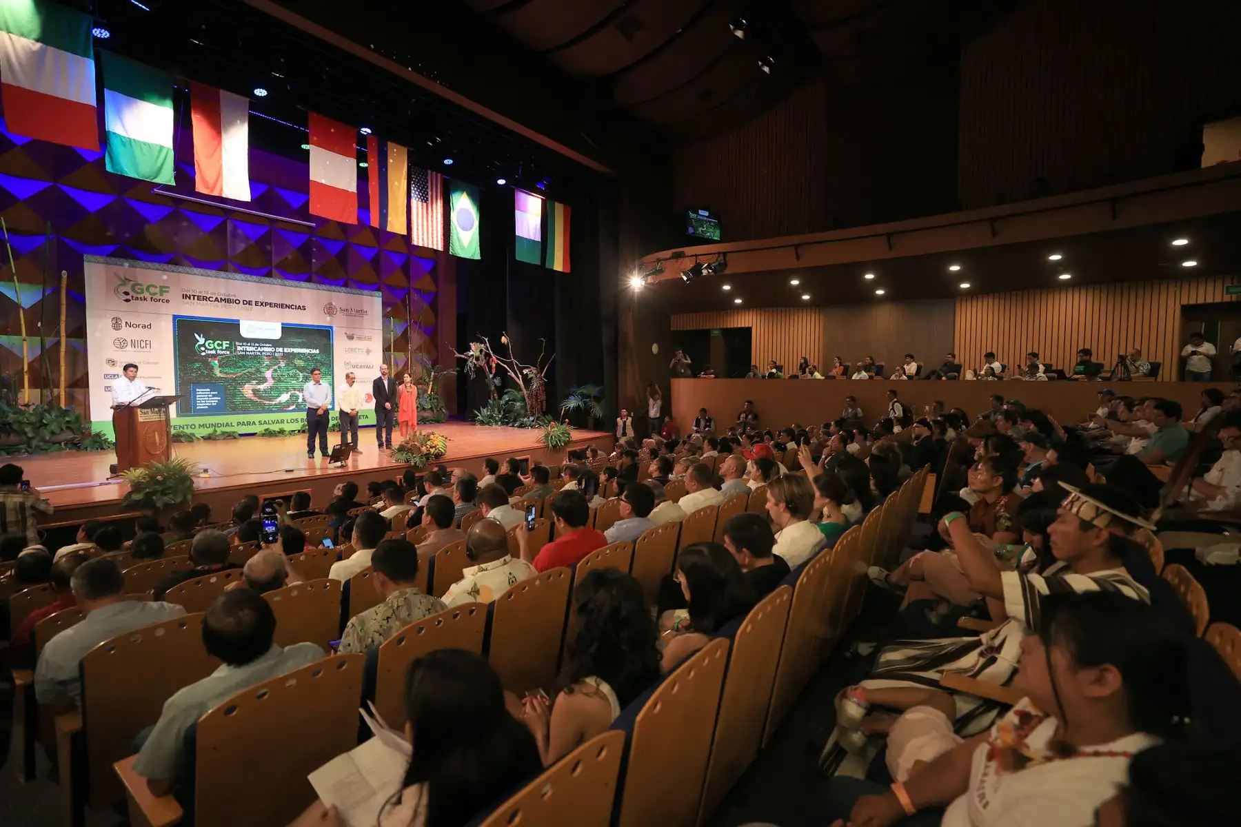 En la región San Martín, el presidente de la República, Pedro Castillo Terrones, participa en intercambio de Experiencias del Grupo de Trabajo de gobernadores por el clima y el bosque

Foto: ANDINA/Prensa Presidencia
