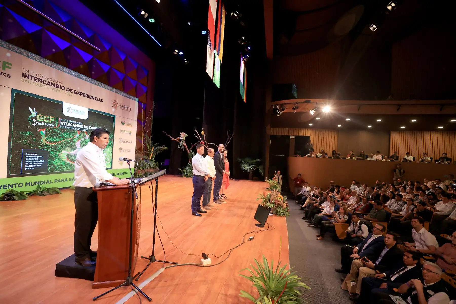 En la región San Martín, el presidente de la República, Pedro Castillo Terrones, participa en intercambio de Experiencias del Grupo de Trabajo de gobernadores por el clima y el bosque

Foto: ANDINA/Prensa Presidencia