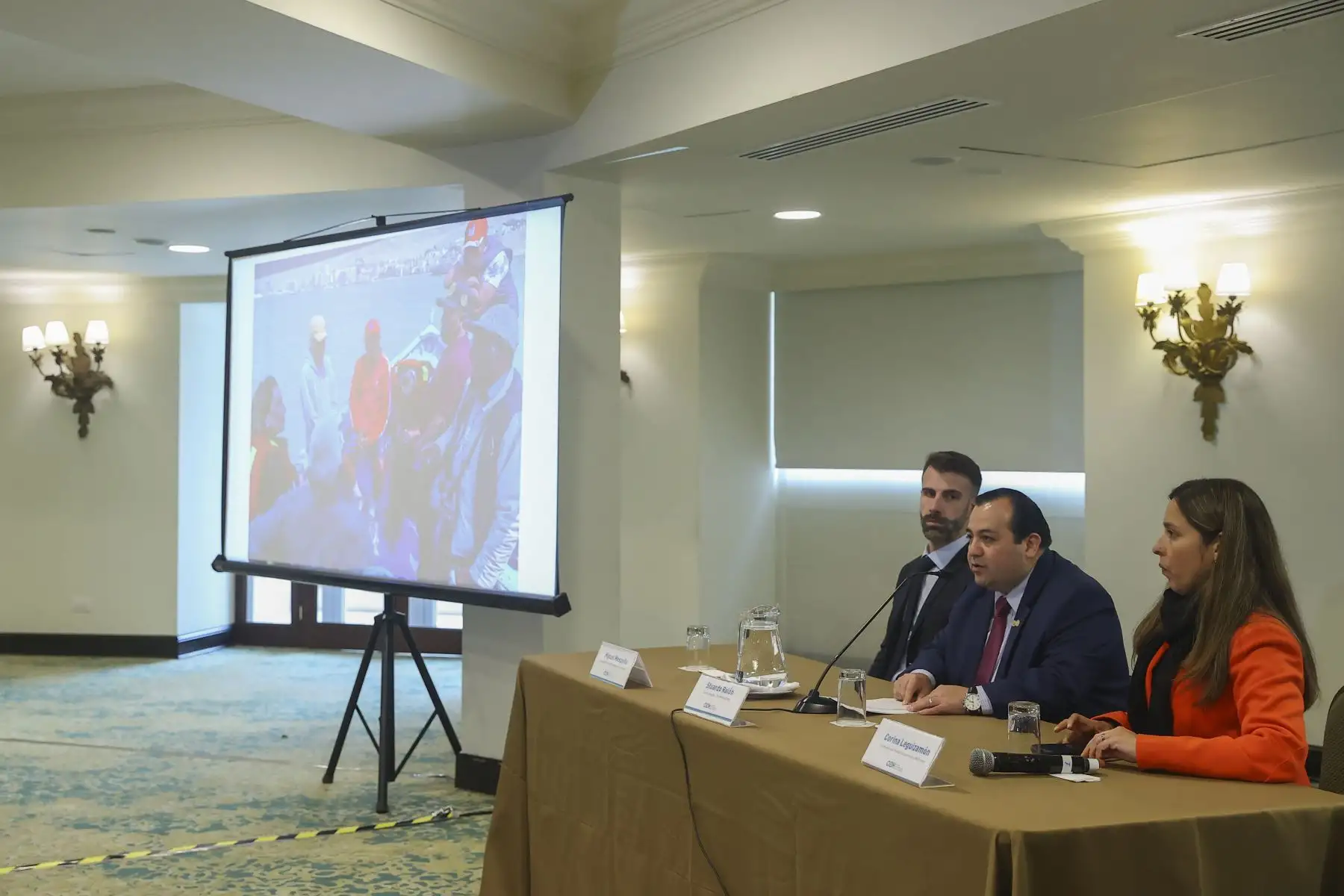 El comisionado Stuardo Ralón, vicepresidente de la Comisión Interamericana de Derechos Humanos (CIDH), presentó en conferencia de prensa las conclusiones de la visita de trabajo realizada en el Perú para observar la situación de la institucionalidad democrática y de los derechos económicos, sociales y culturales, particularmente en torno a los derrames de petróleo.

Foto:ANDINA/Andrés Valle