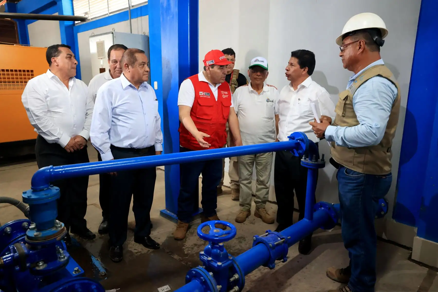 Mandatario Pedro Castillo Terrones inspecciona obras de mejoramiento del sistema de agua potable y alcantarillado, en el distrito de Manantay, región Ucayali.

Foto:ANDINA/Presidencia