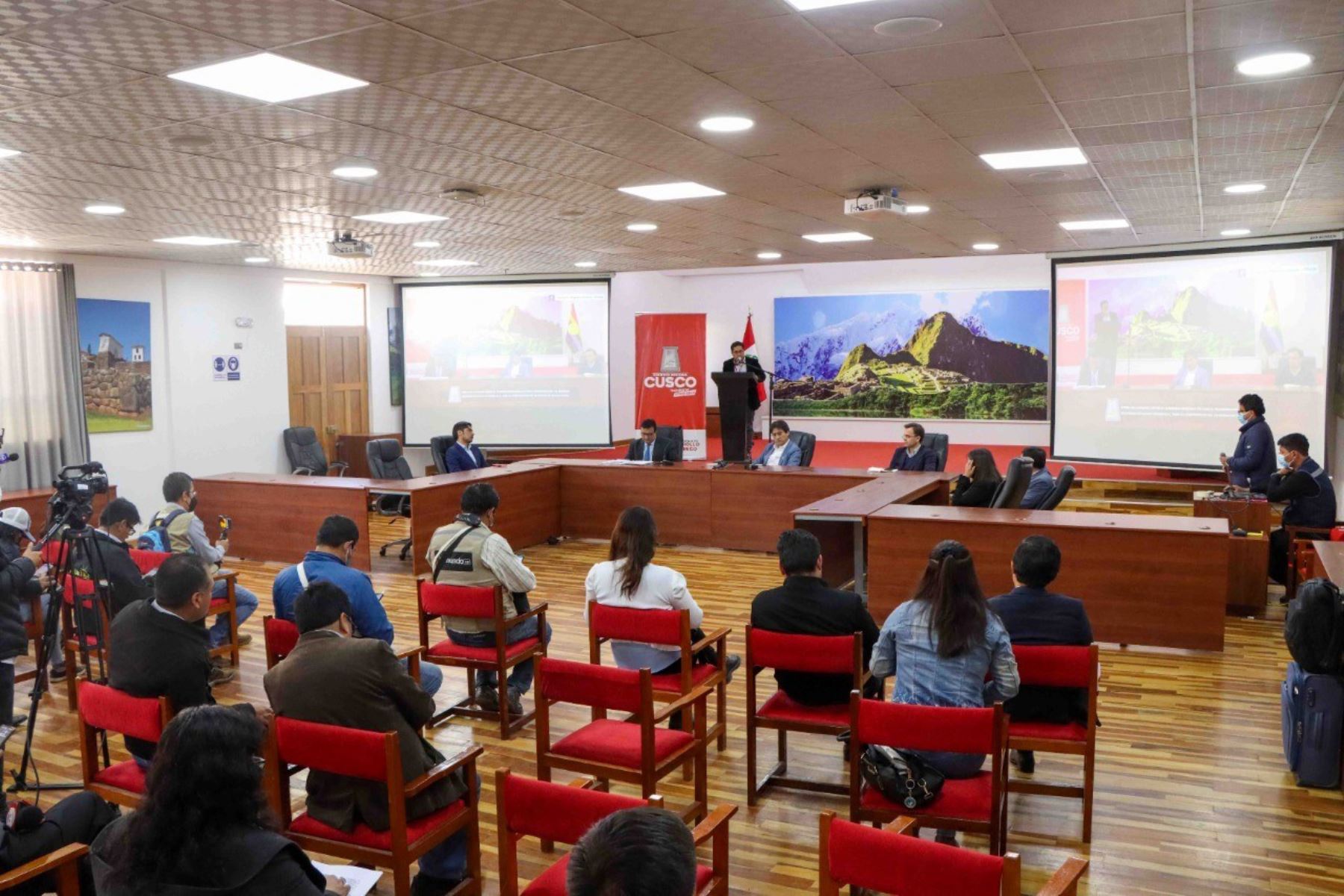 Firman convenio para la construcción de un teleférico en el Valle Sagrado de los Incas. Foto: ANDINA/difusión.