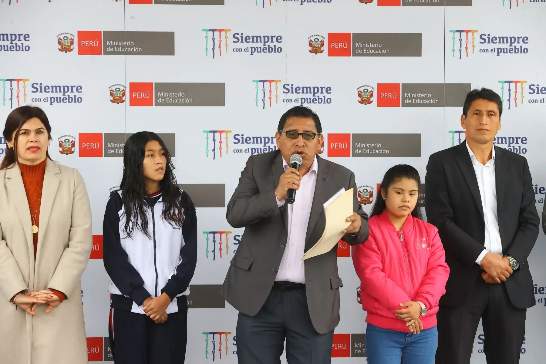 El director de educación básica especial, Raúl Sánchez Miranda, con ocasión del Día de la Educación Inclusiva y el Día Nacional de la Persona con Discapacidad, participó de la presentación oficial del plan marco para la implementación de la educación inclusiva con enfoque territorial. 
Foto:ANDINA/Andrés Valle