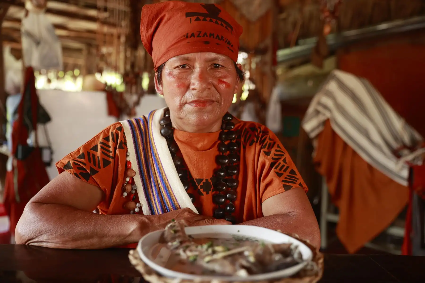 “Las mujeres de las comunidades son quienes más participan en este emprendimiento donde se difunde su cultura. Hacen comidas típicas, artesanía, tejidos, incluso ofrecen baños de sauna con plantas medicinales que solo crecen en sus tierras”. Foto:ANDINA/Melina Mejía