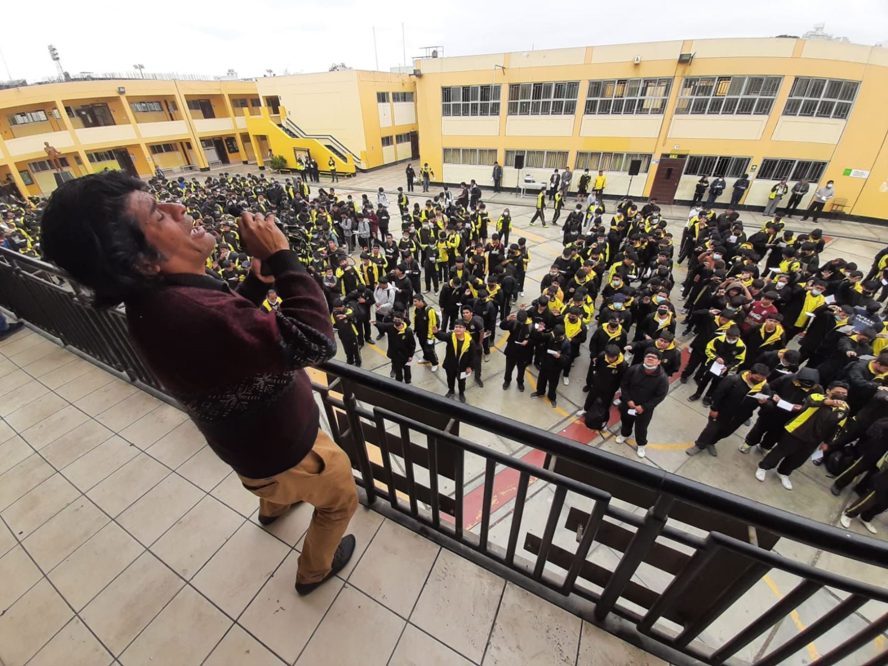 Cientos de estudiantes del colegio San José declamarán poema de César Vallejo en homenaje al vate universal por los 100 años de Trilce.