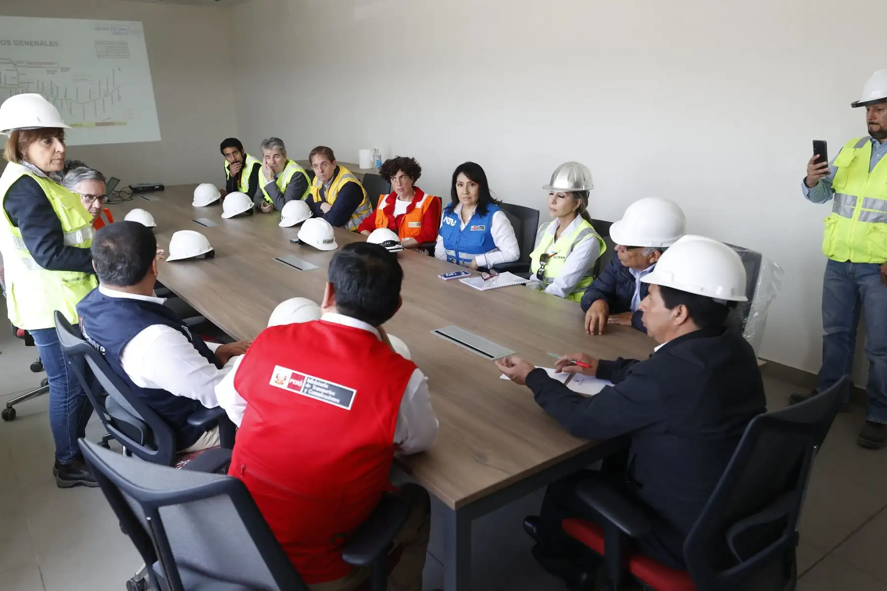 El presidente de la República, Pedro Castillo, supervisa avances en la Línea 2 del Metro de Lima, en Santa Anita. Foto: ANDINA/Prensa Presidencia
