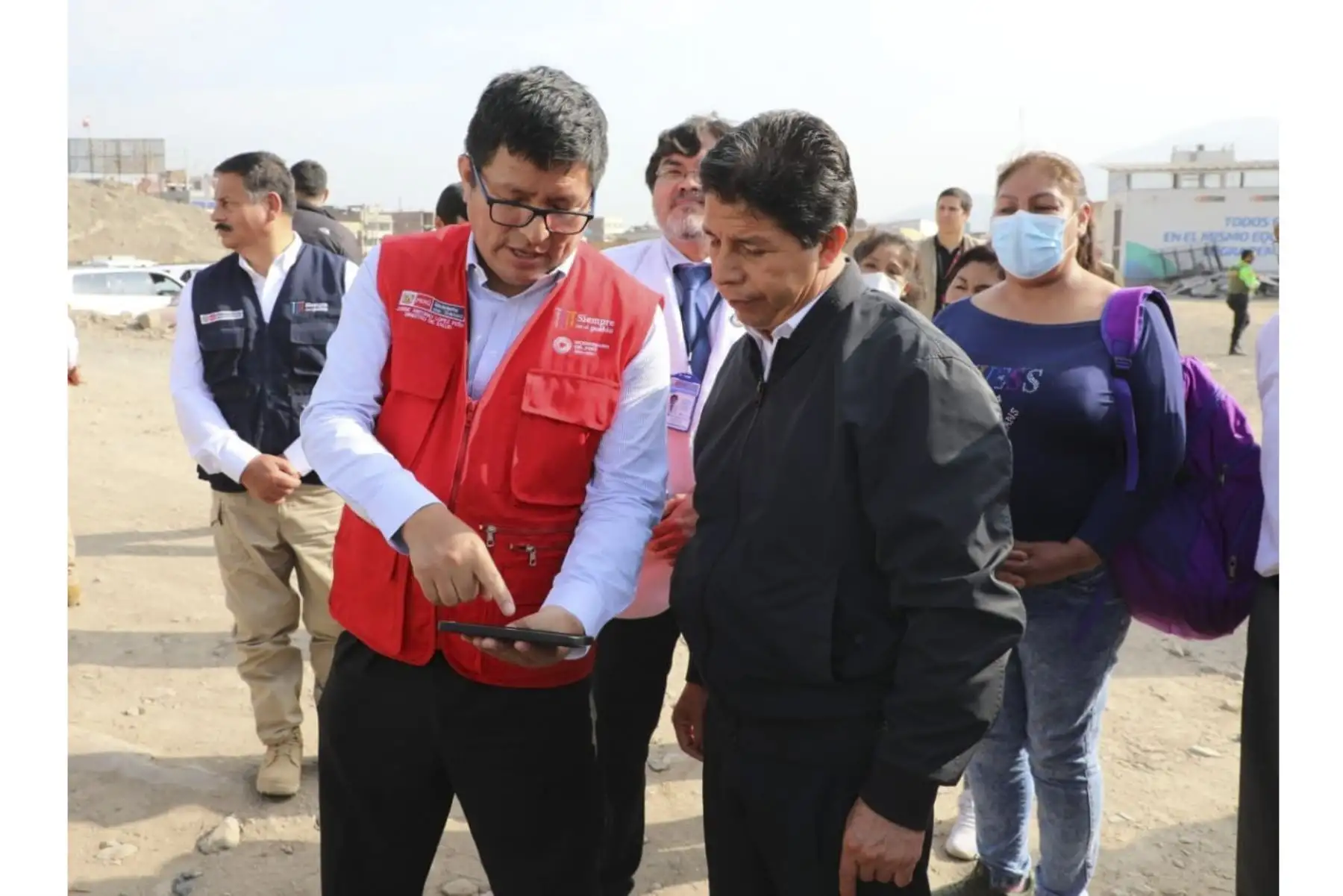 El presidente de la República, Pedro Castillo, acompañado del jefe de Gabinete, Anibal Torres,
 y el ministro de Salud, Jorge López, supervisó el proyecto del Hospital de San Juan de Lurigancho. Foto: ANDINA/Minsa
