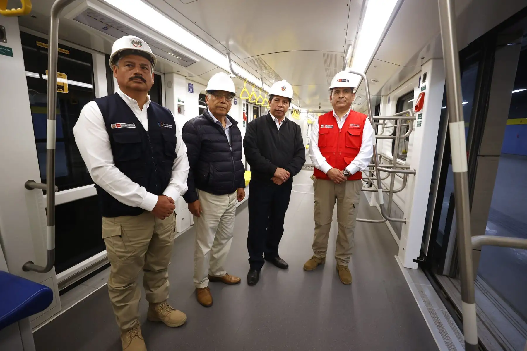 El presidente de la República, Pedro Castillo, supervisa avances en la Línea 2 del Metro de Lima, en Santa Anita. Foto: ANDINA/Prensa Presidencia
