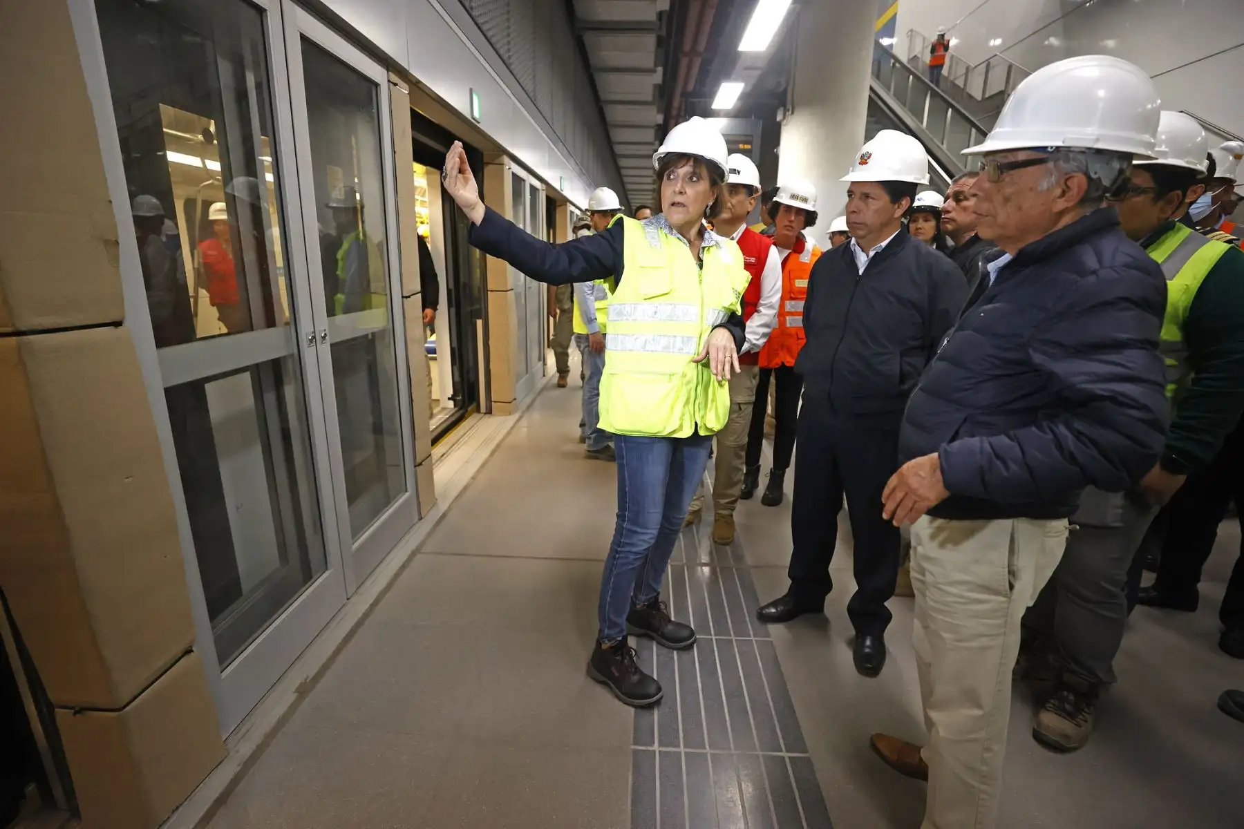 El presidente de la República, Pedro Castillo, supervisa avances en la Línea 2 del Metro de Lima, en Santa Anita. Foto: ANDINA/Prensa Presidencia