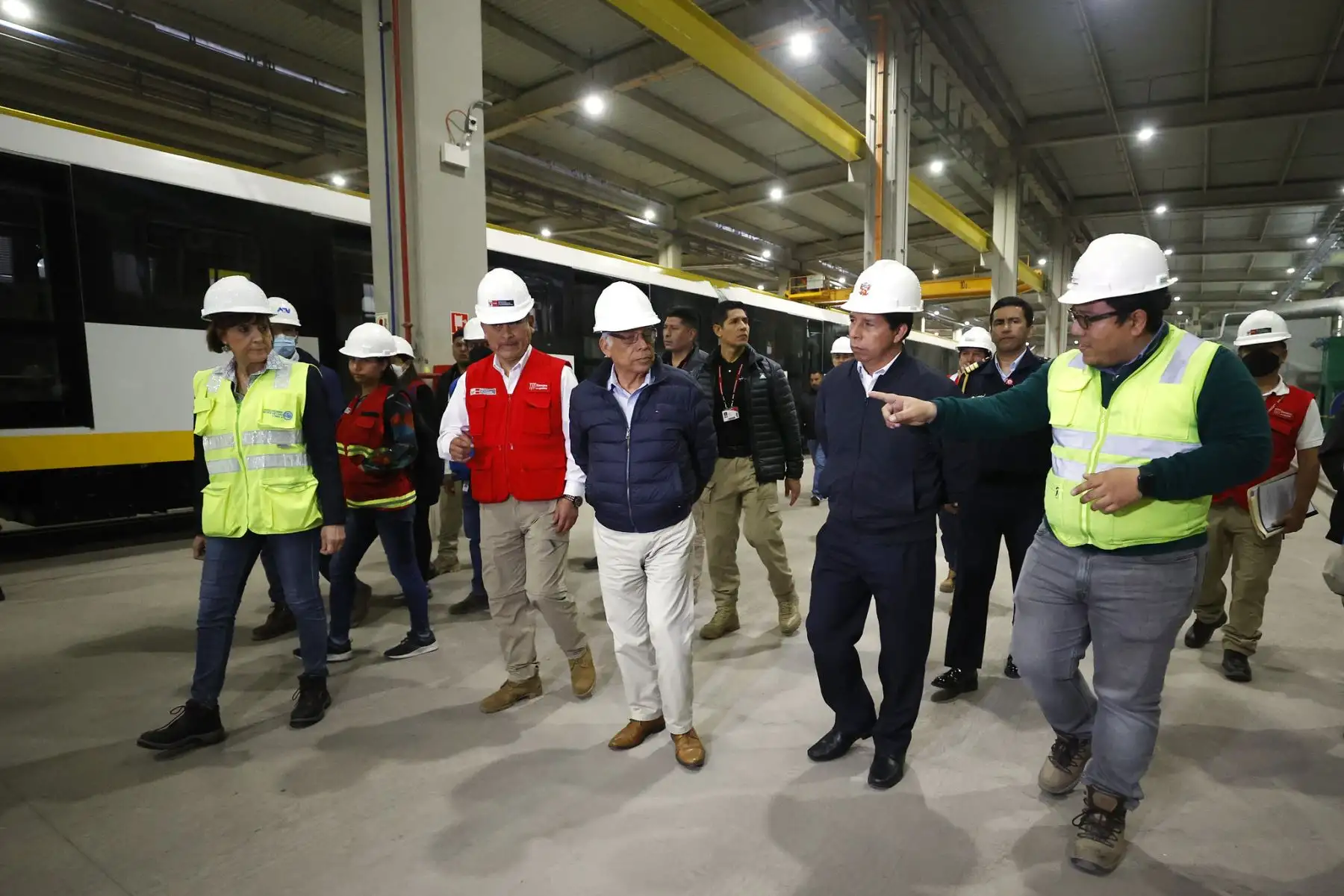 El presidente de la República, Pedro Castillo, supervisa avances en la Línea 2 del Metro de Lima, en Santa Anita. Foto: ANDINA/Prensa Presidencia
