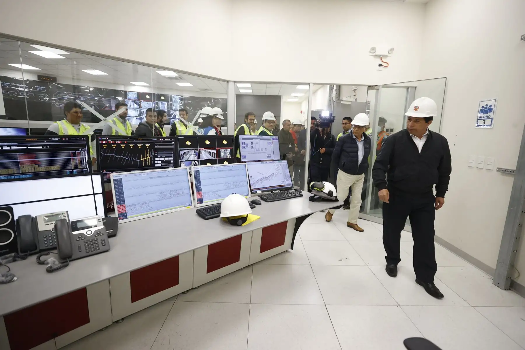 El presidente de la República, Pedro Castillo, supervisa avances en la Línea 2 del Metro de Lima, en Santa Anita. Foto: ANDINA/Prensa Presidencia