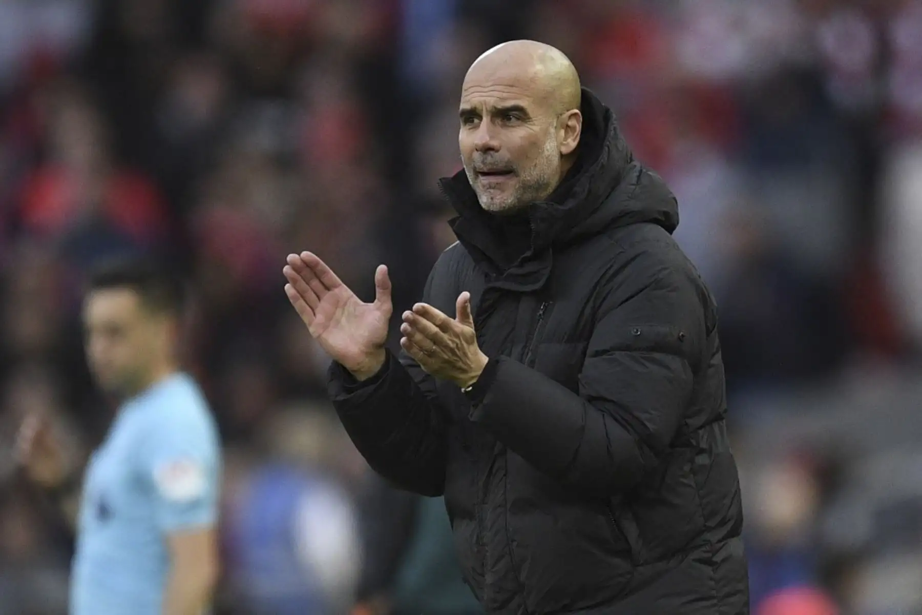 El entrenador español del Manchester City, Pep Guardiola, hace un gesto en la línea de banda durante el partido de fútbol de la Premier League inglesa entre el Liverpool y el Manchester City en Anfield en Liverpool.

Foto: AFP