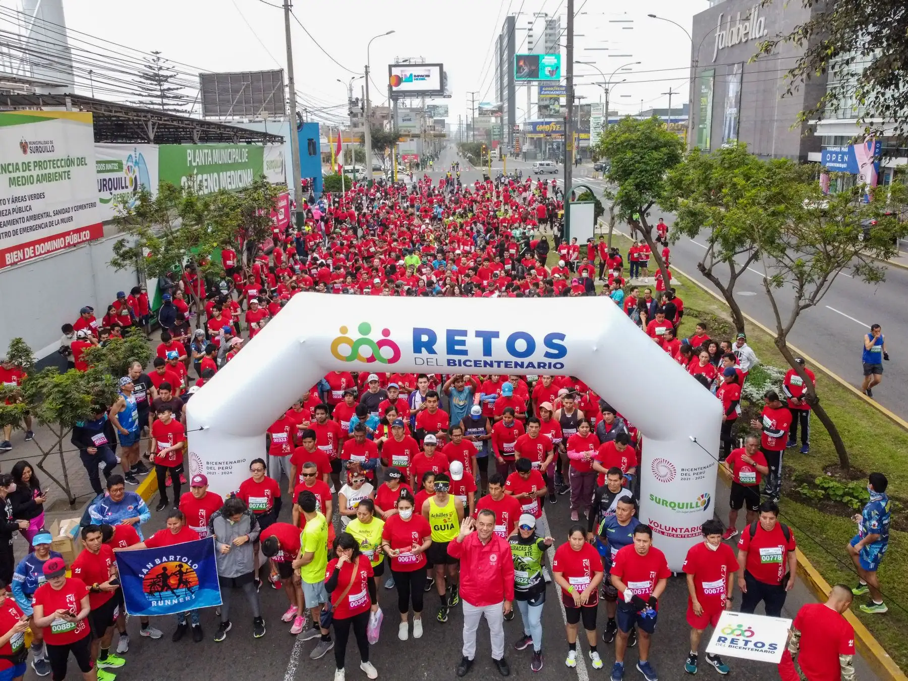 El Proyecto Especial Bicentenario del Ministerio de Cultura y la Municipalidad de Surquillo realizaron la carrera 7K para apoyar a las ollas comunes del distrito, en el marco del Día Mundial de la Alimentación. Se recolectó más de una tonelada de alimentos no perecibles. Foto: Perú Bicentenario
