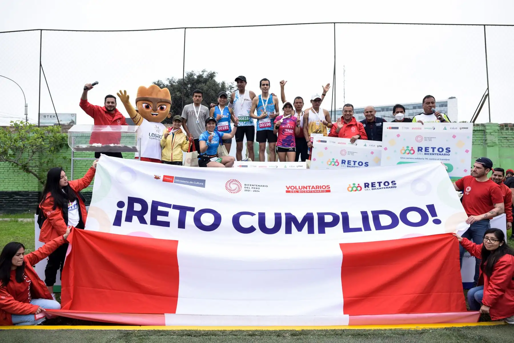 El Proyecto Especial Bicentenario del Ministerio de Cultura y la Municipalidad de Surquillo realizaron la carrera 7K para apoyar a las ollas comunes del distrito, en el marco del Día Mundial de la Alimentación. Se recolectó más de una tonelada de alimentos no perecibles. Foto: Perú Bicentenario