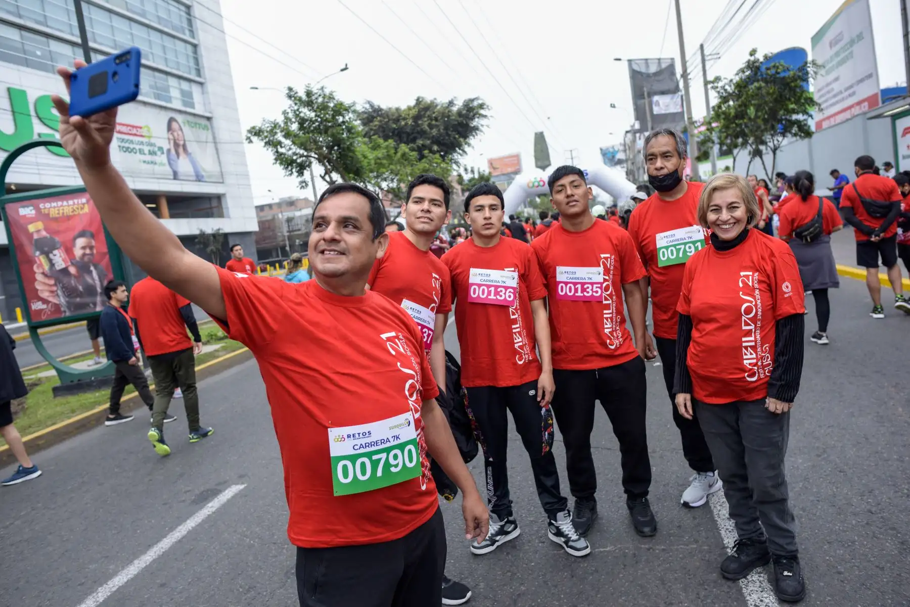 El Proyecto Especial Bicentenario del Ministerio de Cultura y la Municipalidad de Surquillo realizaron la carrera 7K para apoyar a las ollas comunes del distrito, en el marco del Día Mundial de la Alimentación. Se recolectó más de una tonelada de alimentos no perecibles. Foto: Perú Bicentenario