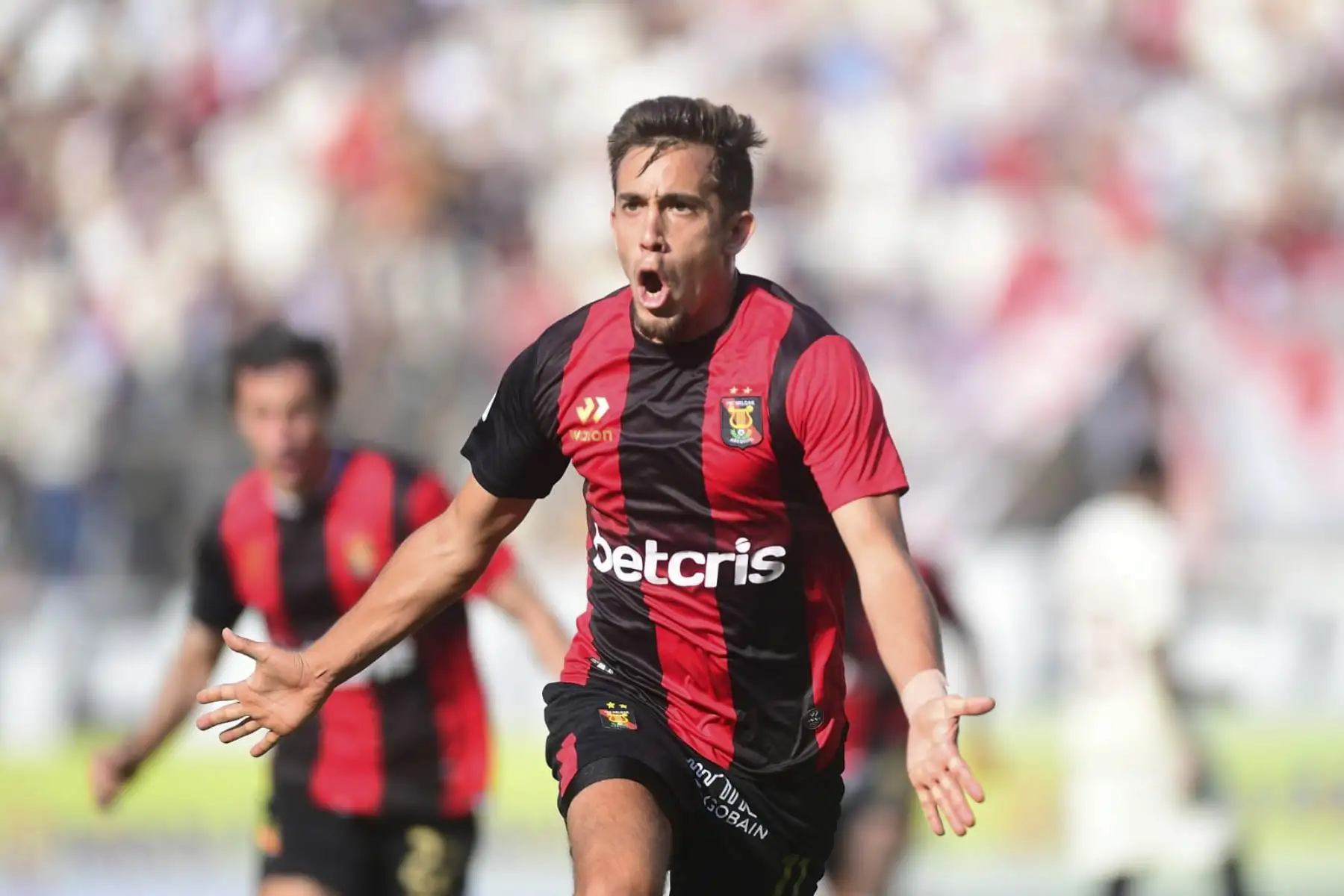Martín Pérez Guedes
del Melgar celebra tras anotar ante Universitario durante partido por la jornada 16 del Torneo Clausura de la Liga 1, en el Estadio Monumental. Foto: Liga 1