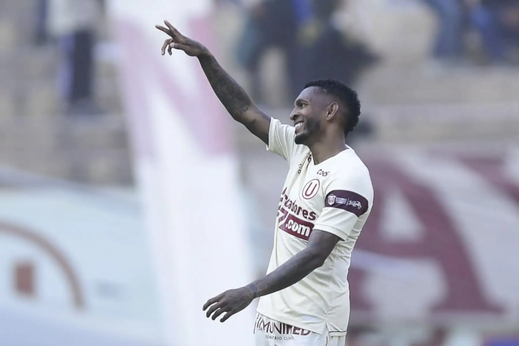 Alberto Quintero de Universitario celebra tras anotar ante Melgar durante partido por la jornada 16 del Torneo Clausura de la Liga 1, en el Estadio Monumental. Foto: Liga 1
