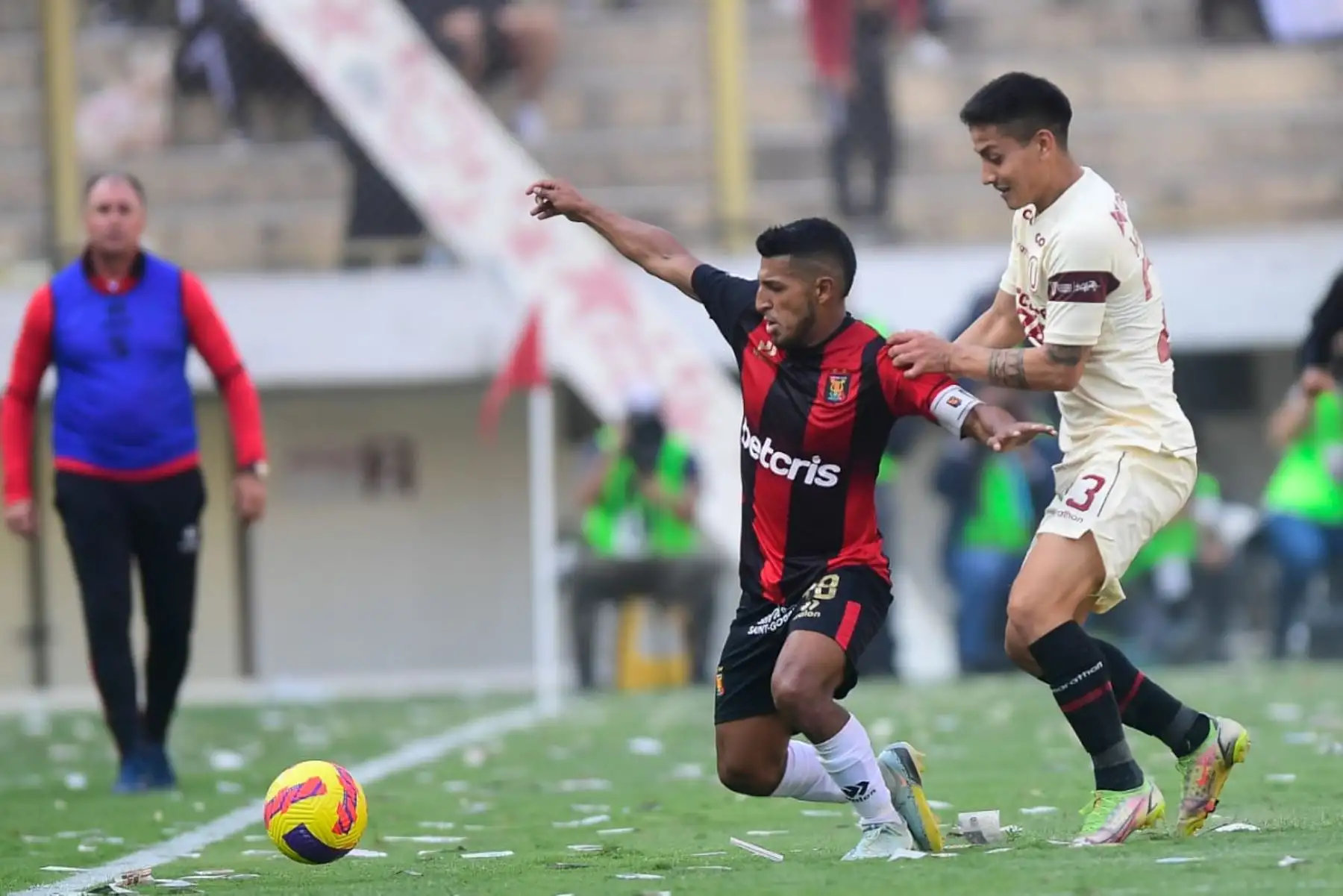 Universitario choca ante FBC Melgar en la jornada 16 del Torneo Clausura de la Liga 1, en el Estadio Monumental. Foto: Liga 1