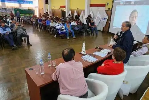 Ministros del Ambiente, Wilbert Rozas; y de Desarrollo Agrario y Riego, Patricia Ocampo participaron de la instalación de una mesa técnica en Apurímac que tiene como objetivo fortalecer la agricultura familiar en esa región. ANDINA/Difusión