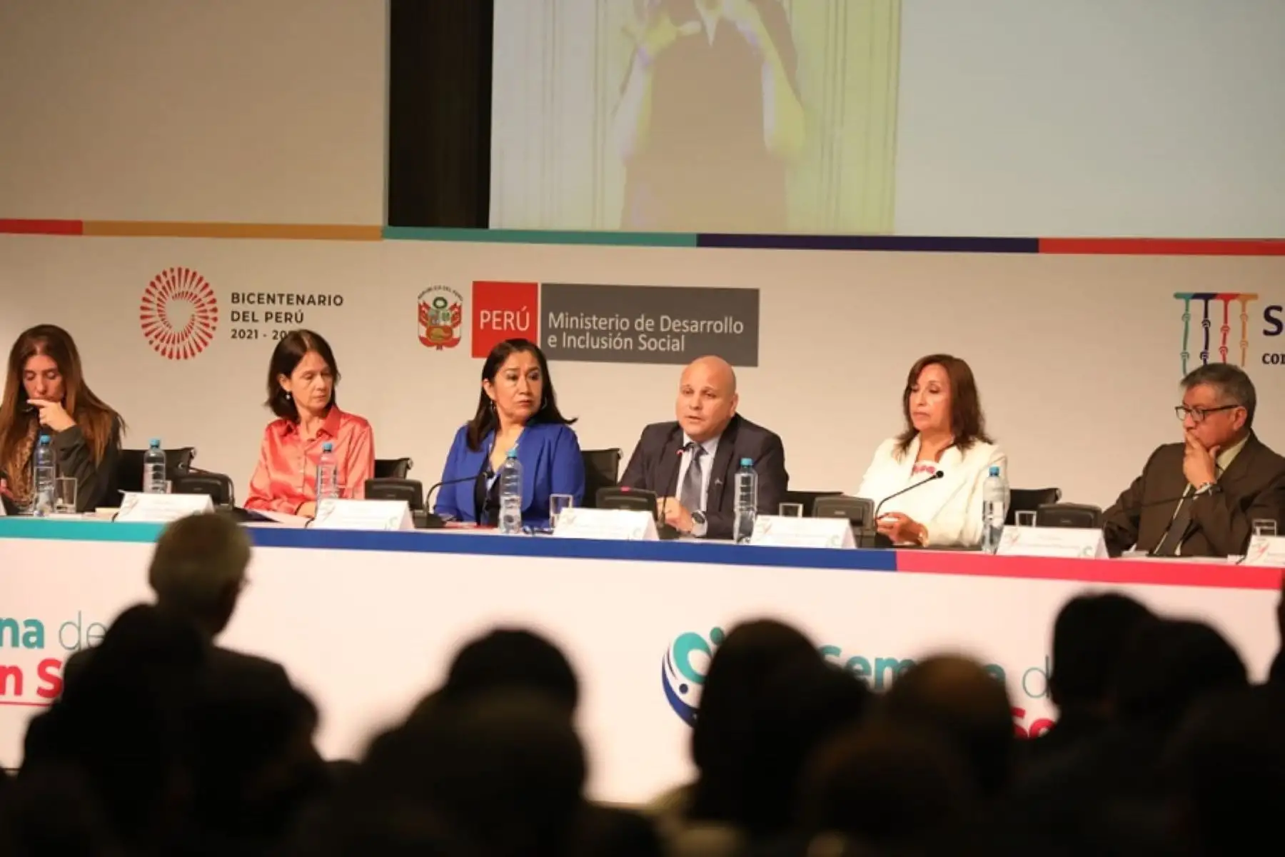 La única forma de cerrar la brecha histórica es planteándonos una agenda conjunta, porque no se podrá avanzar mientras nuestro país siga en conflictos políticos, aseguró el titular del Ministerio de Trabajo y Promoción del Empleo (MTPE). Cortesía MTPE