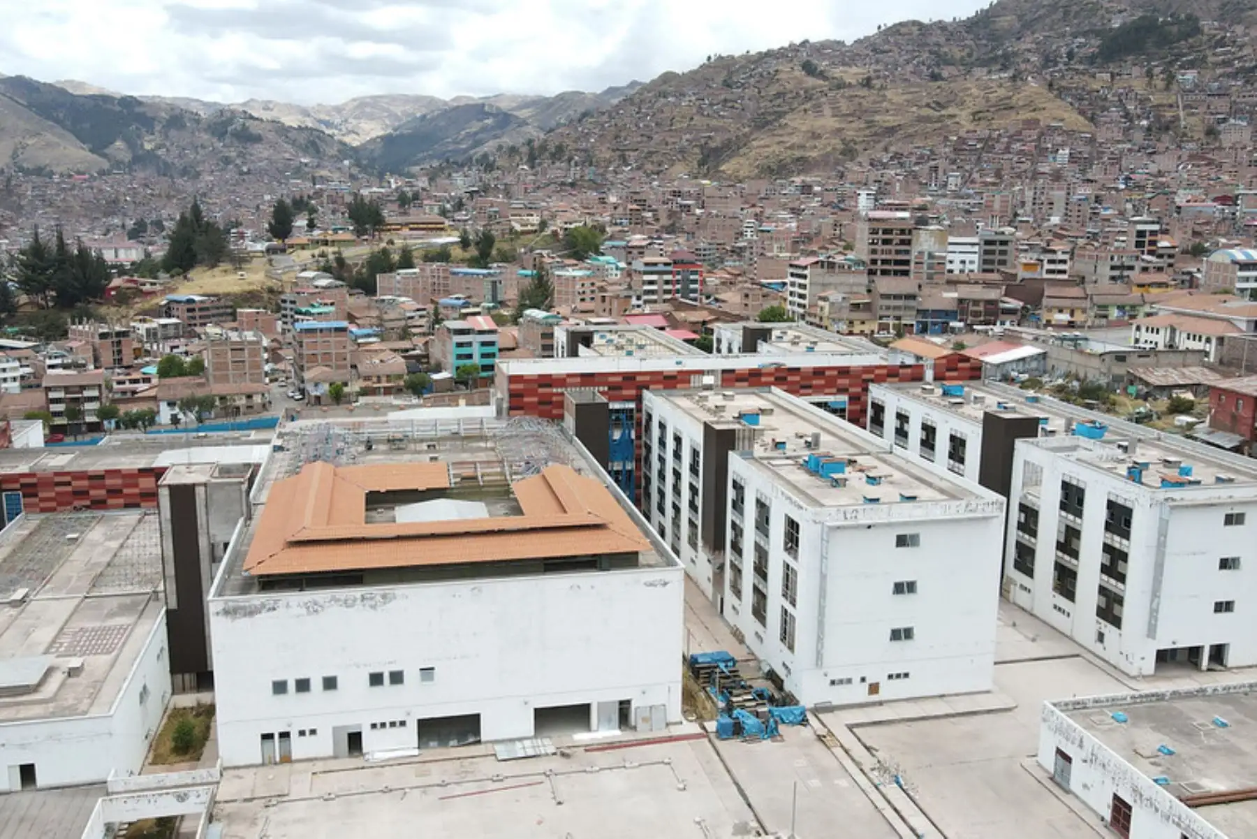 Presidente Pedro Castillo participa de la firma del contrato  e inicio de obra del hospital Antonio Lorena del Cusco. Foto: ANDINA/ Prensa Presidencia