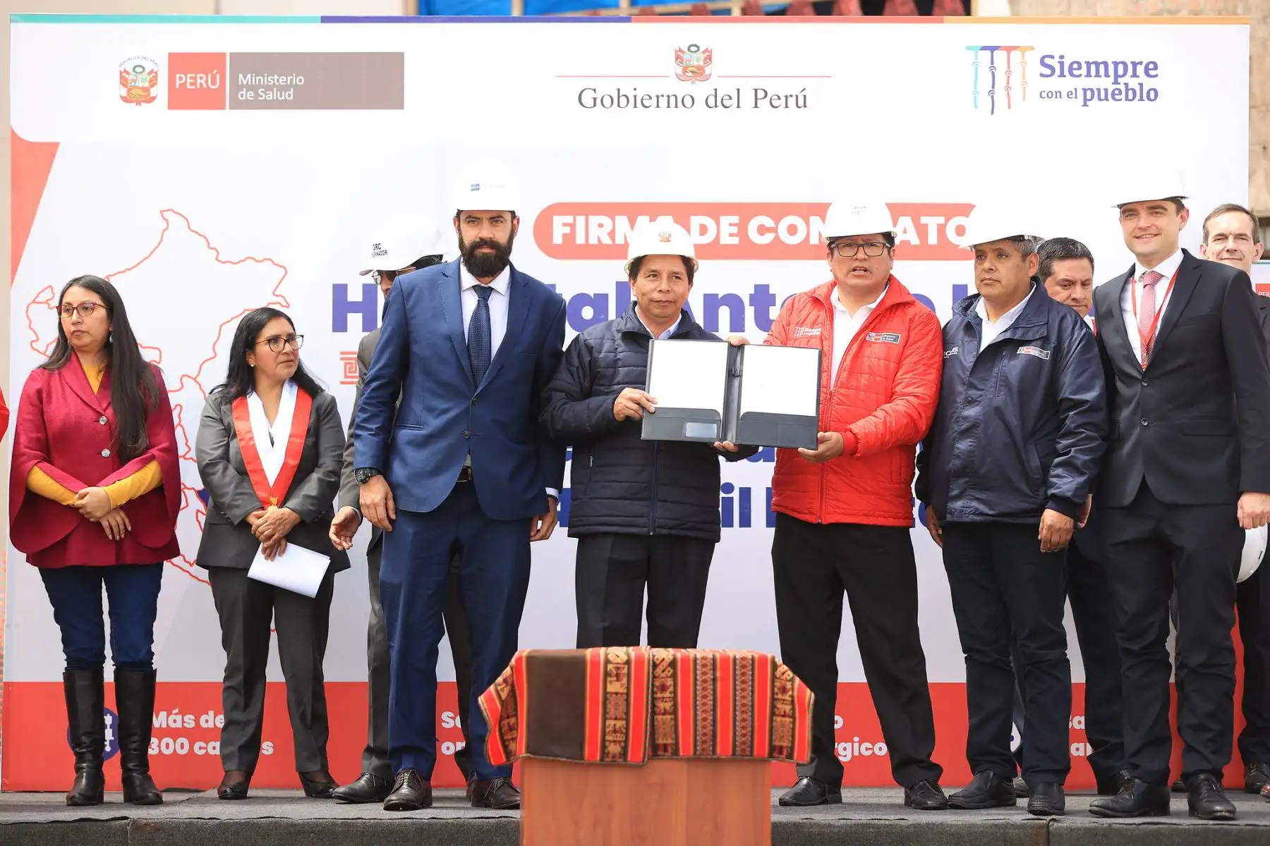 Presidente Pedro Castillo participa de la firma del contrato  e inicio de obra del hospital Antonio Lorena del Cusco. Foto: ANDINA/ Prensa Presidencia