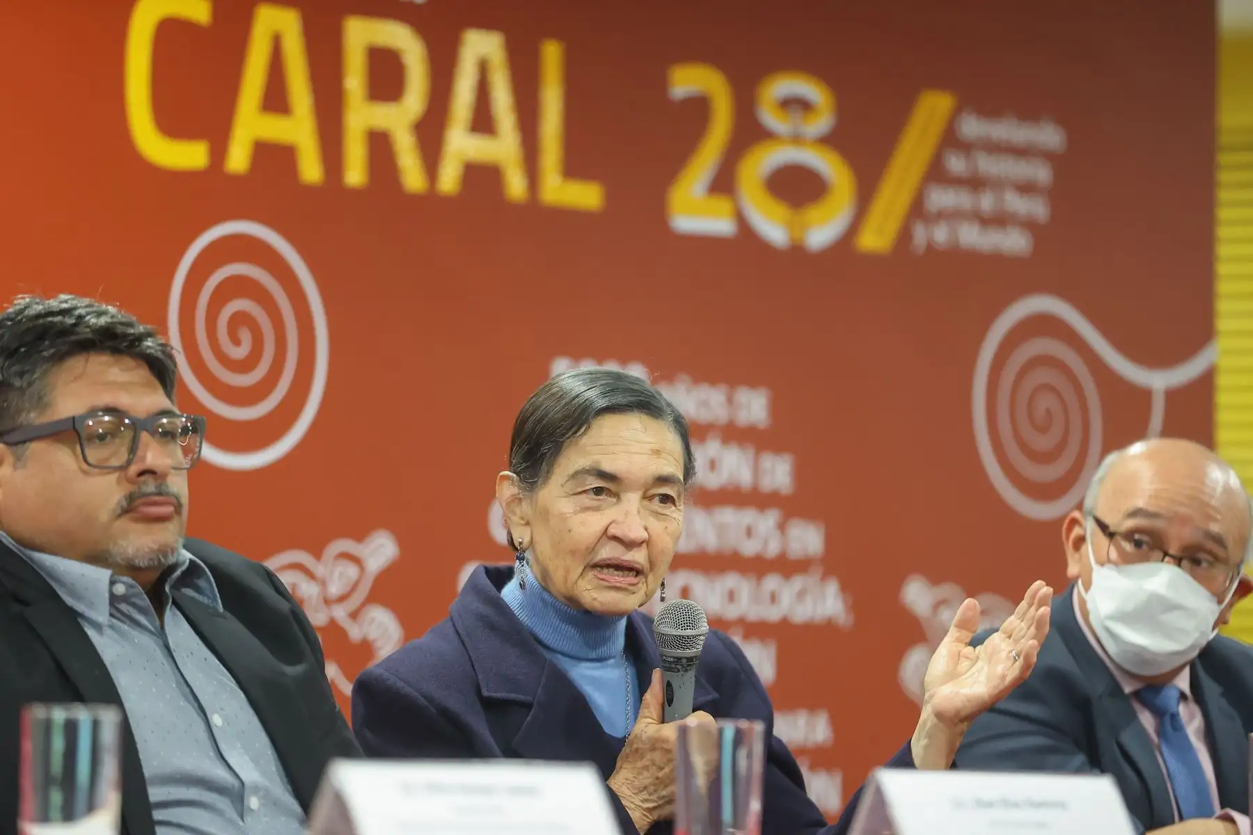 La doctora Ruth Shady Solís, directora de la Zona Arqueológica Caral, brindó detalles de las investigaciones que se vienen realizando, desde hace 28 años, en el área norcentral del Perú, sobre el desarrollo de la Civilización Caral (3000 – 1800 a. C.). Presentó los centros urbanos que habrían conformado el núcleo o la “zona capital”, en donde destaca, por su monumentalidad, ubicación e importancia, la Ciudad Sagrada de Caral, Patrimonio Mundial. 
Foto:ANDINA/Andrés Valle