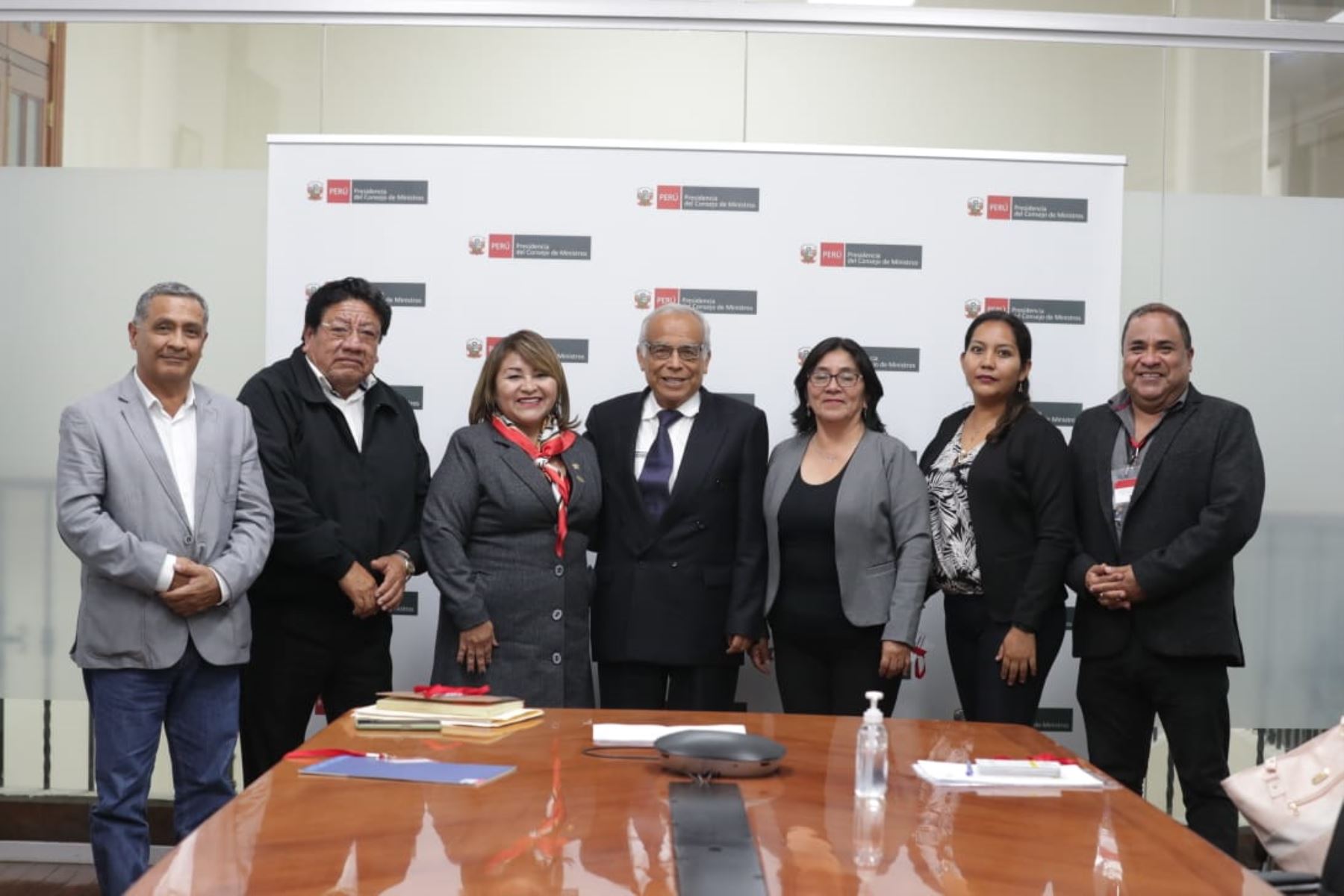 Presidente del Consejo de Ministros, Aníbal Torres, se reúne con alcaldes de Piura.