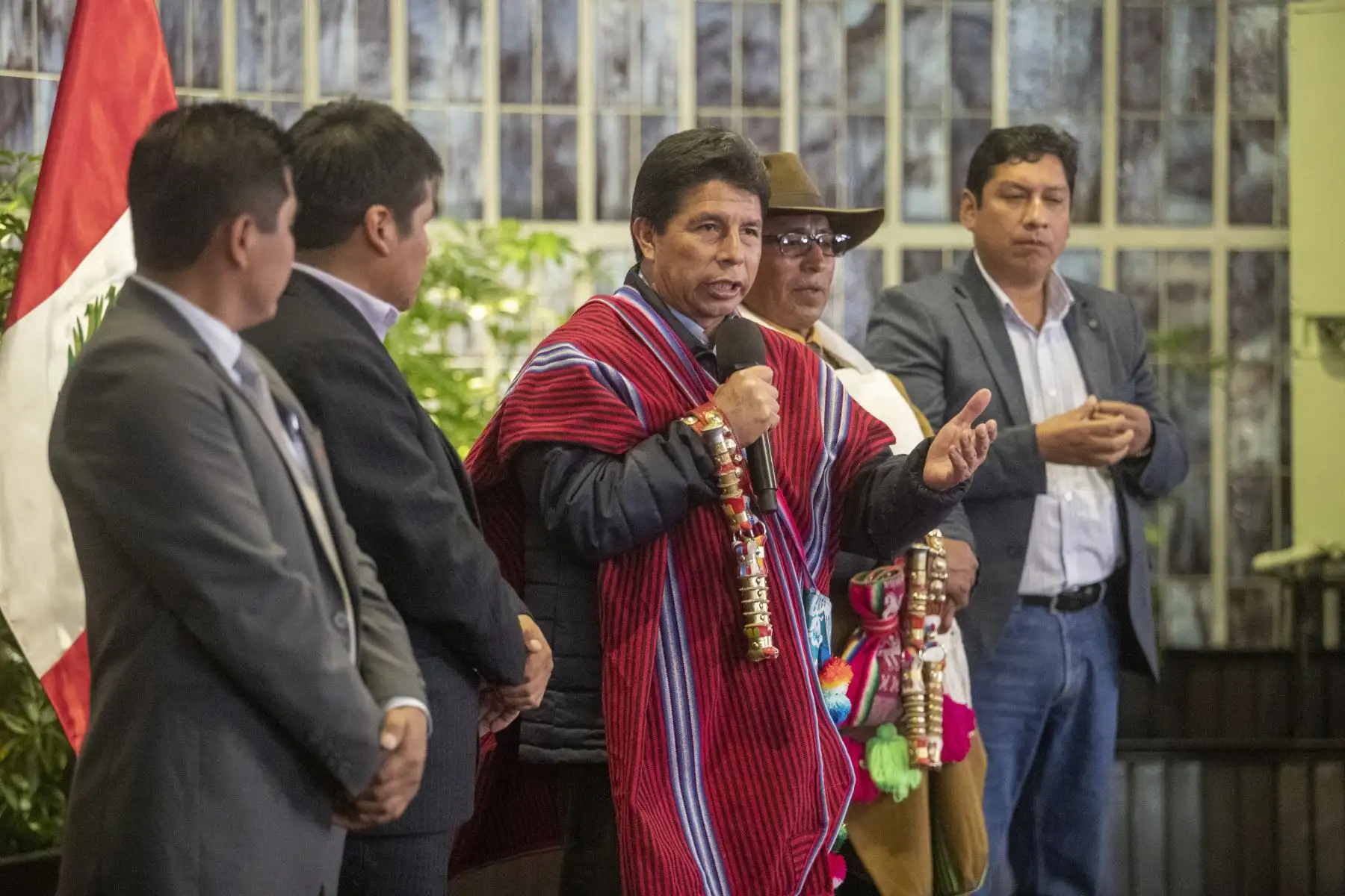 El presidente de la República, Pedro Castillo, se reunió con tenientes gobernadores y representantes de la provincia de Huancané, Puno, en Palacio de Gobierno. Foto: ANDINA/Prensa Presidencia