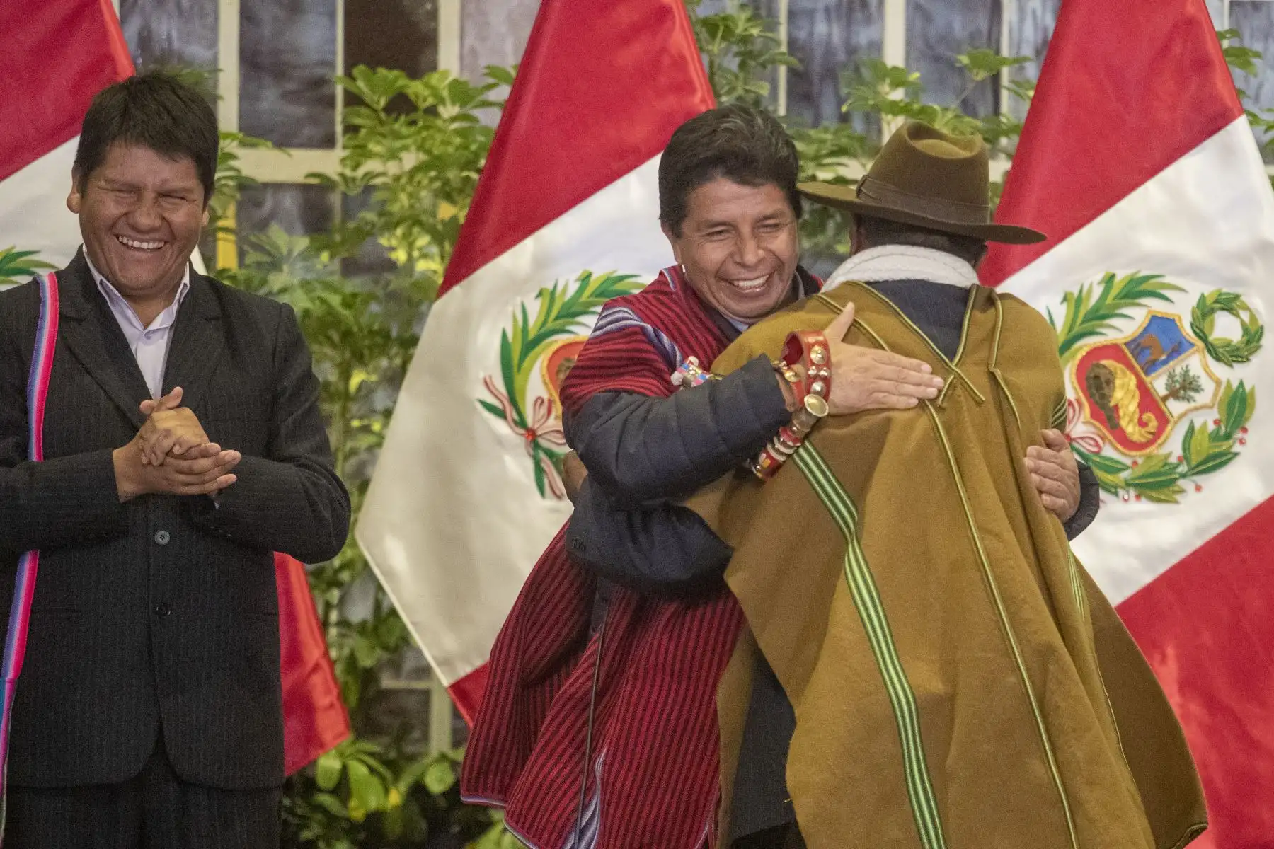 El presidente de la República, Pedro Castillo, se reunió con tenientes gobernadores y representantes de la provincia de Huancané, Puno, en Palacio de Gobierno. Foto: ANDINA/Prensa Presidencia