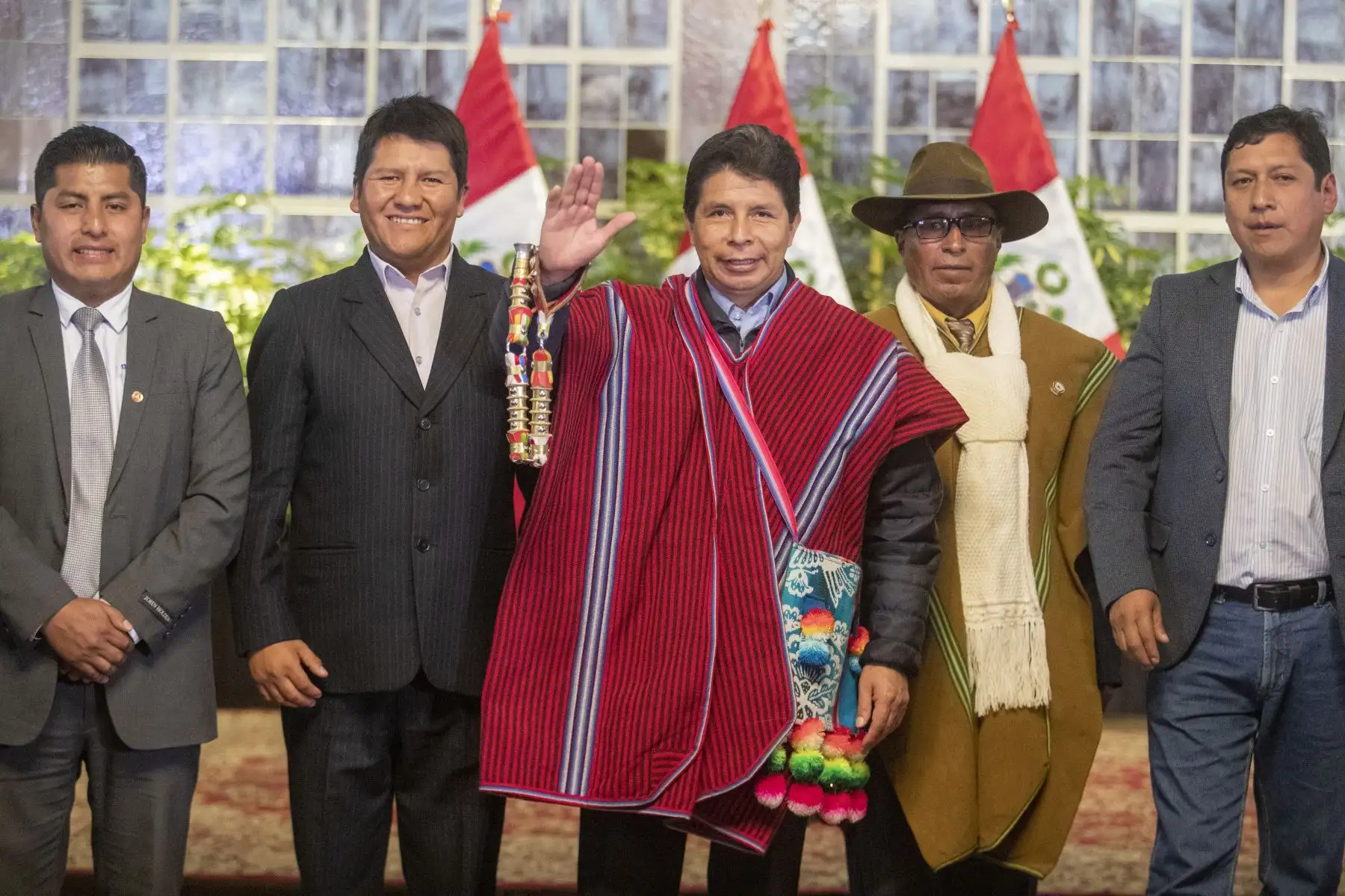 El presidente de la República, Pedro Castillo, se reunió con tenientes gobernadores y representantes de la provincia de Huancané, Puno, en Palacio de Gobierno. Foto: ANDINA/Prensa Presidencia