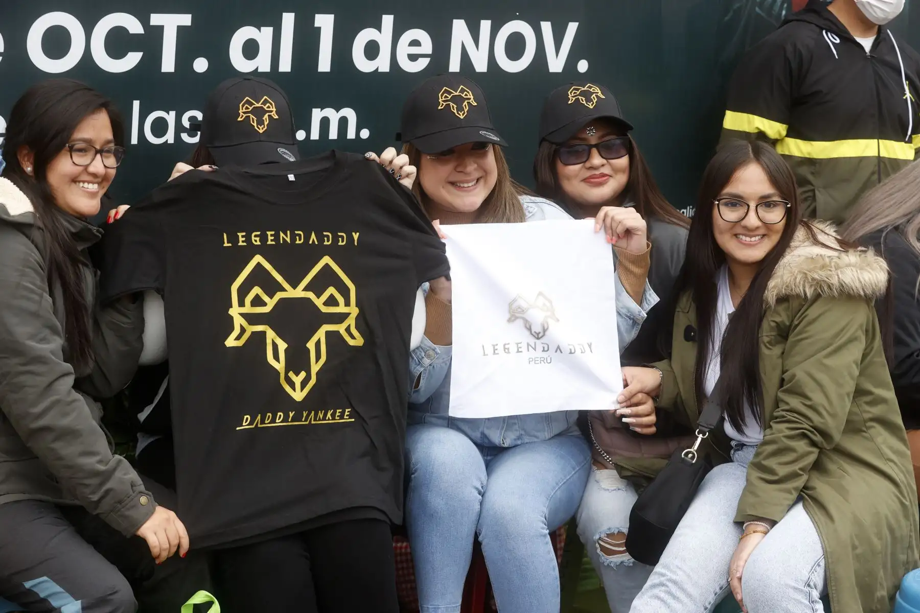 Cientos de fanáticos del artista Daddy Yankee en Lima, hacen colas alrededores del Estadio Nacional para alcanzar los primeros lugares.Foto: ANDINA/Vidal Tarqui
